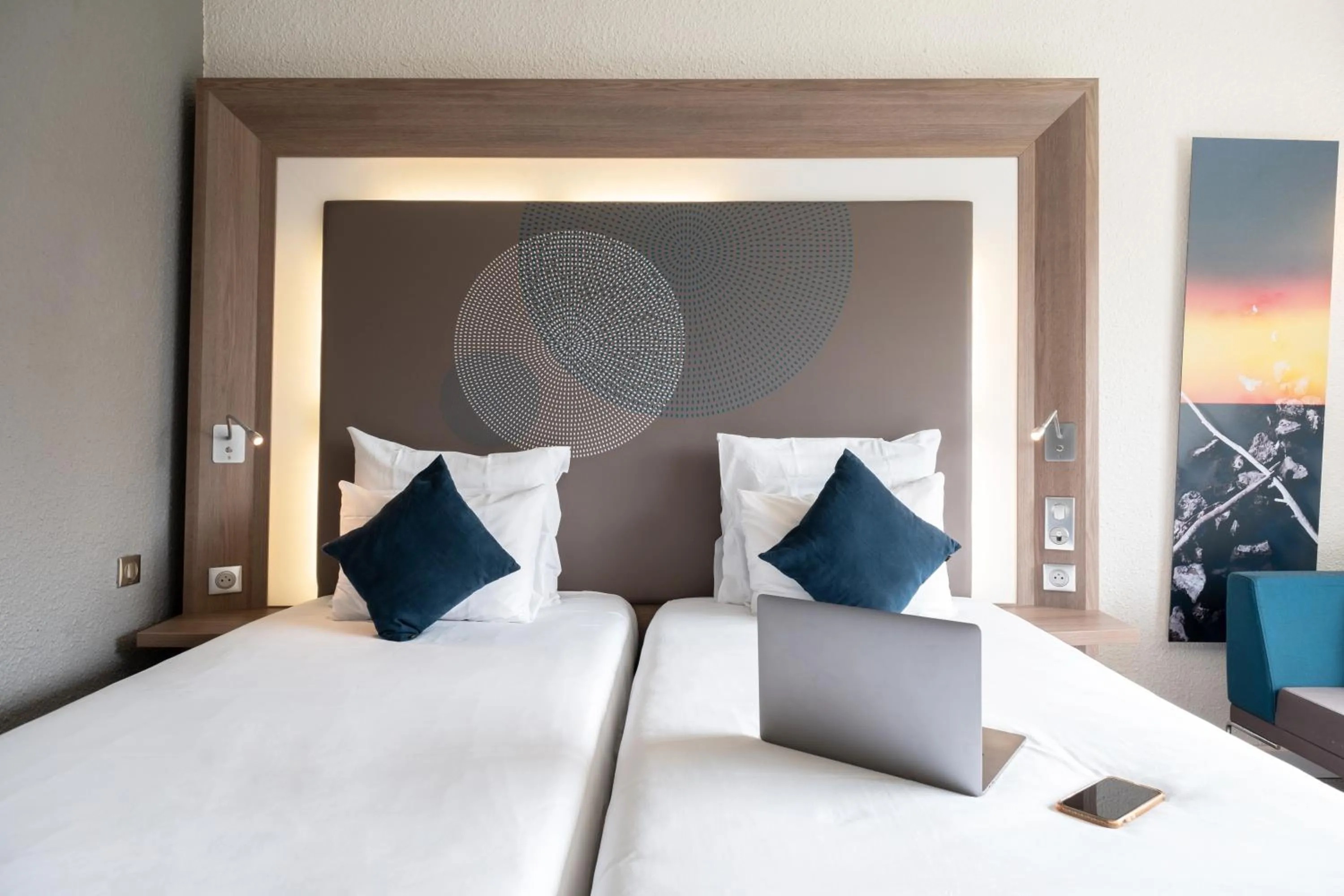 Bedroom, Bed in Novotel Chartres