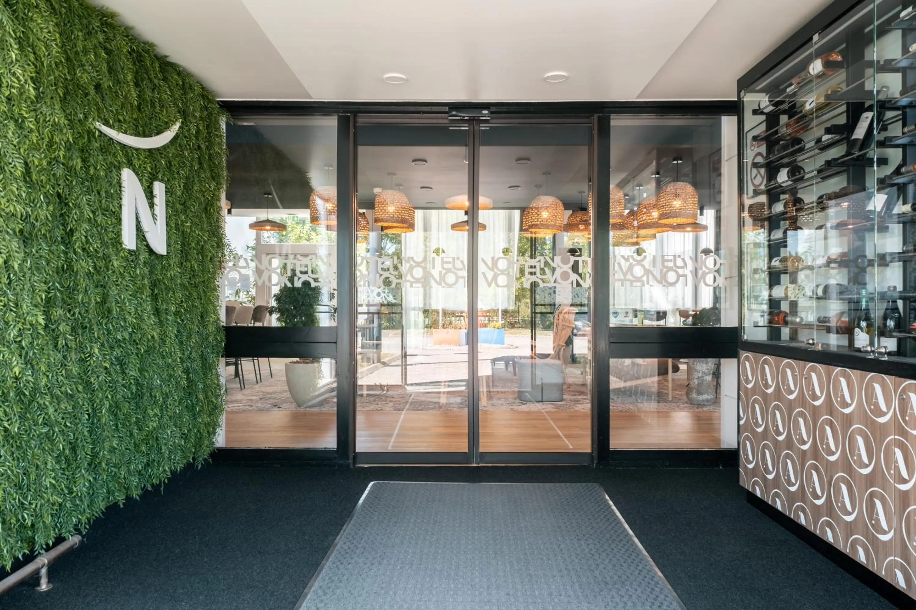 Facade/entrance in Novotel Chartres