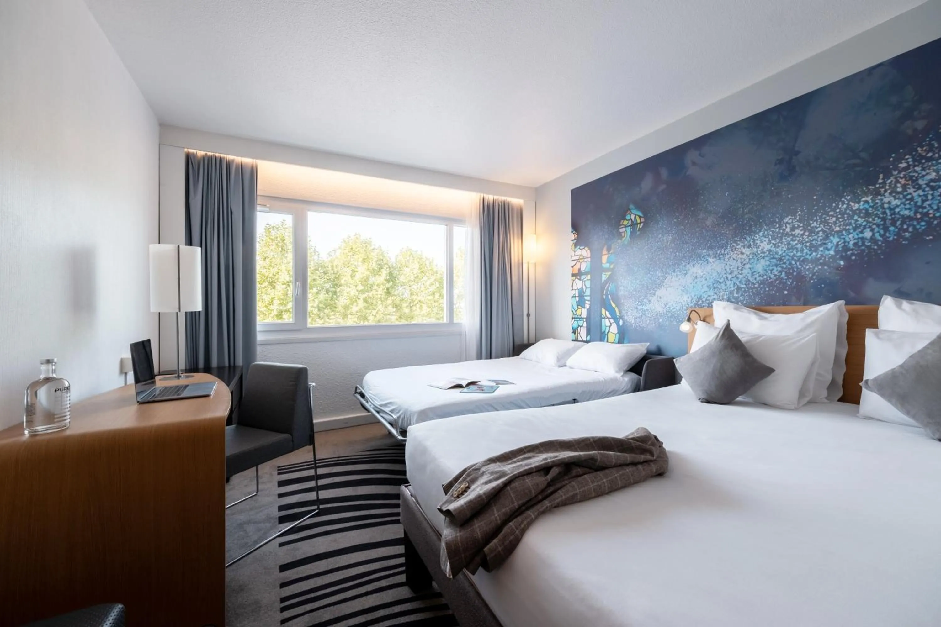 Bedroom, Bed in Novotel Chartres