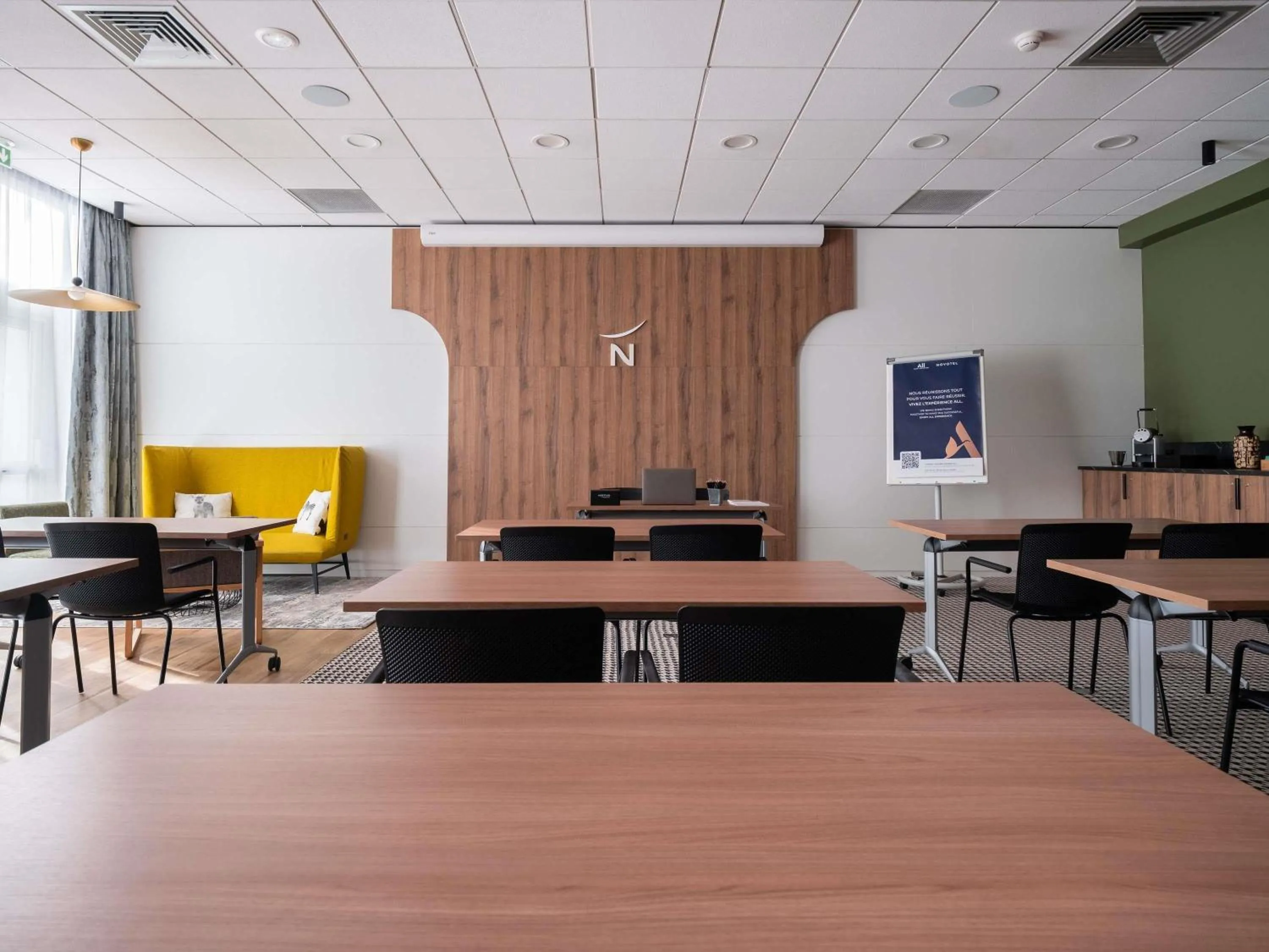 Meeting/conference room in Novotel Chartres