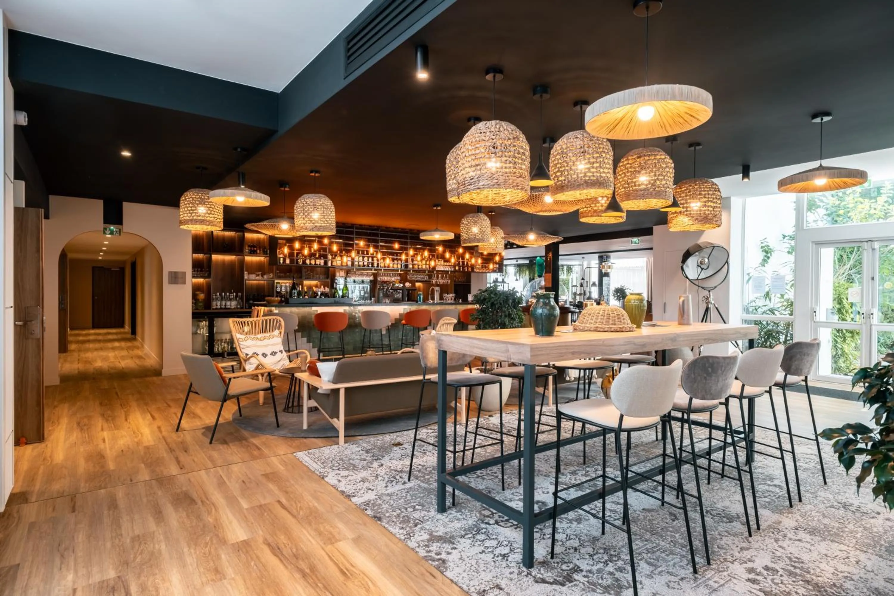 Lounge or bar in Novotel Chartres