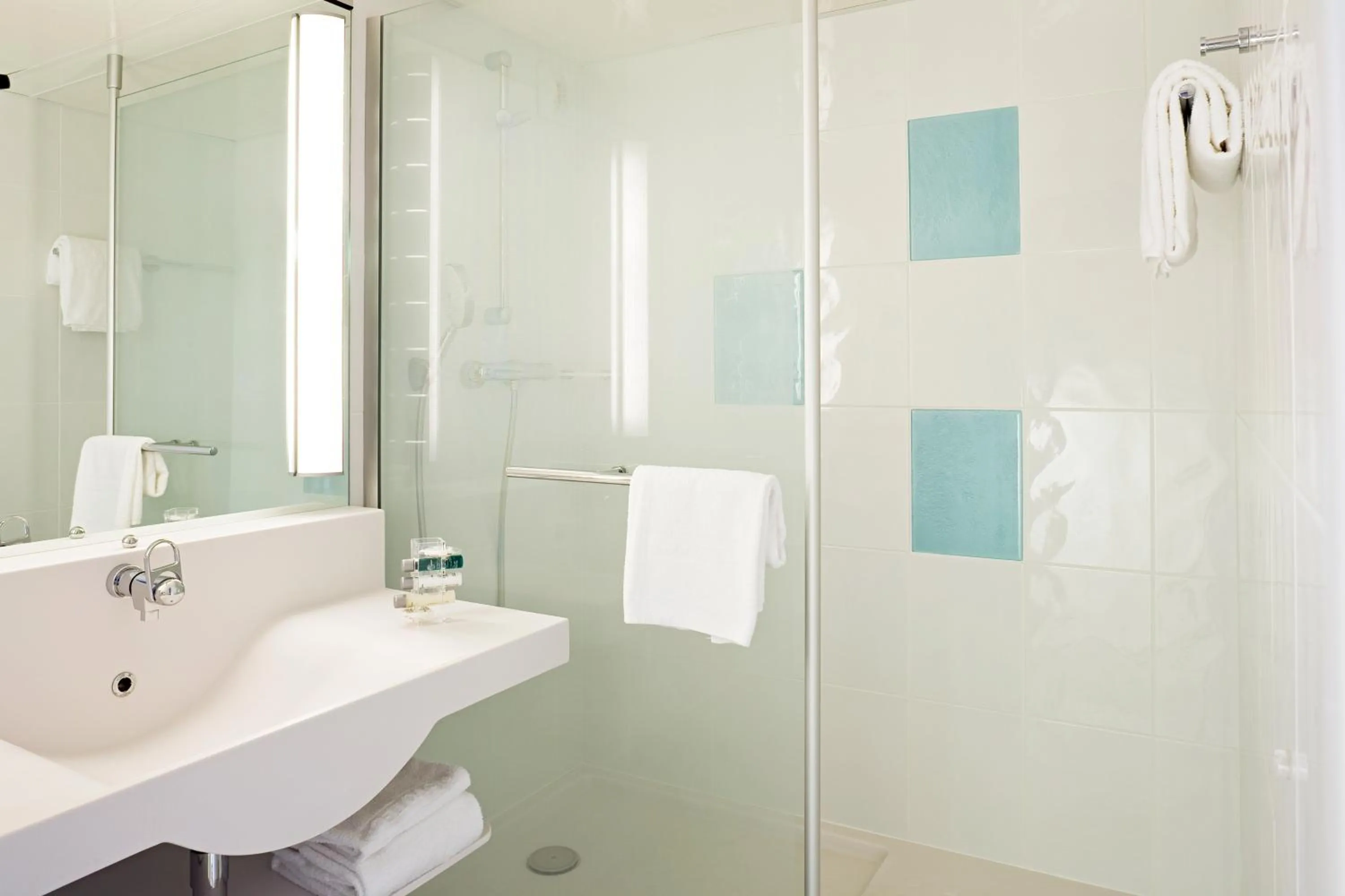 Bathroom in Novotel Chartres