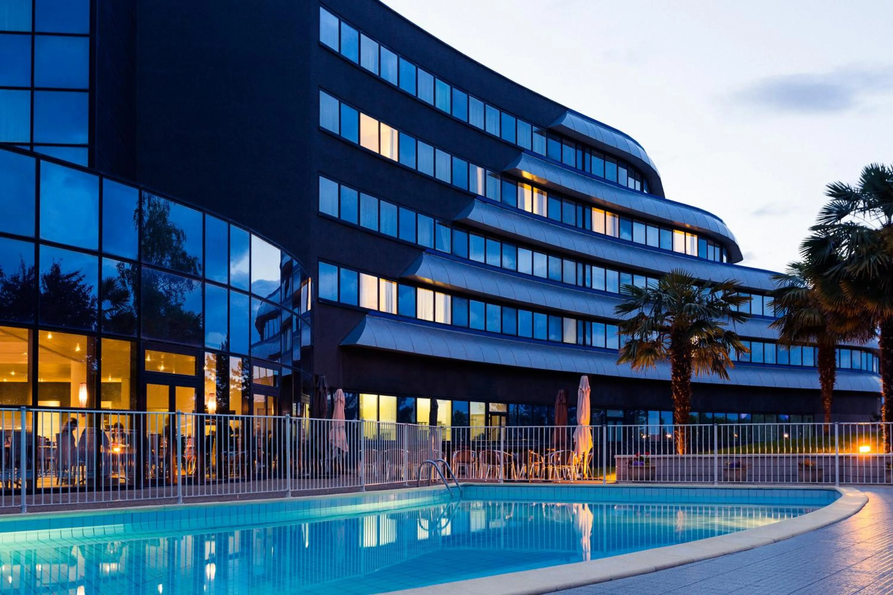 Pool view in Novotel Poitiers Site du Futuroscope
