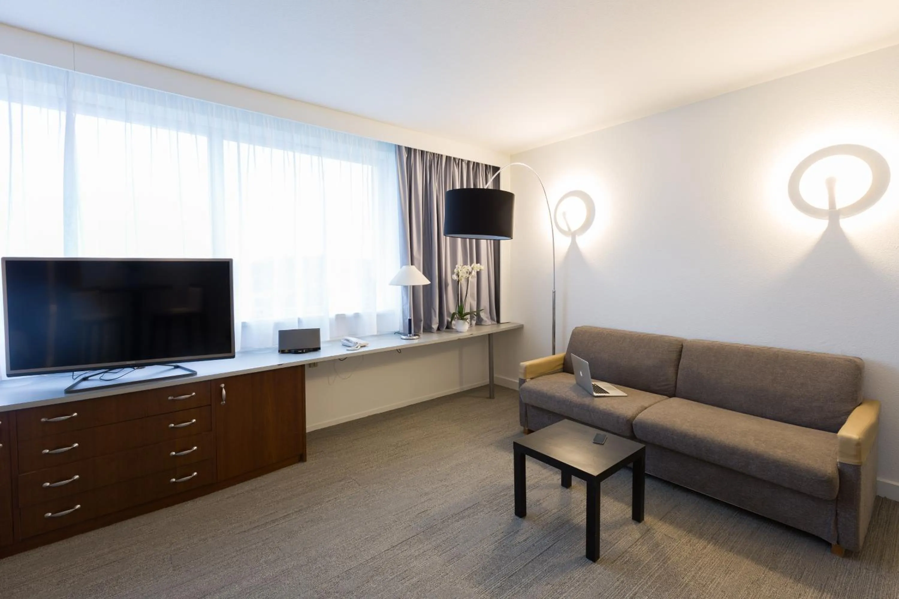 Bathroom in Novotel Poitiers Site du Futuroscope