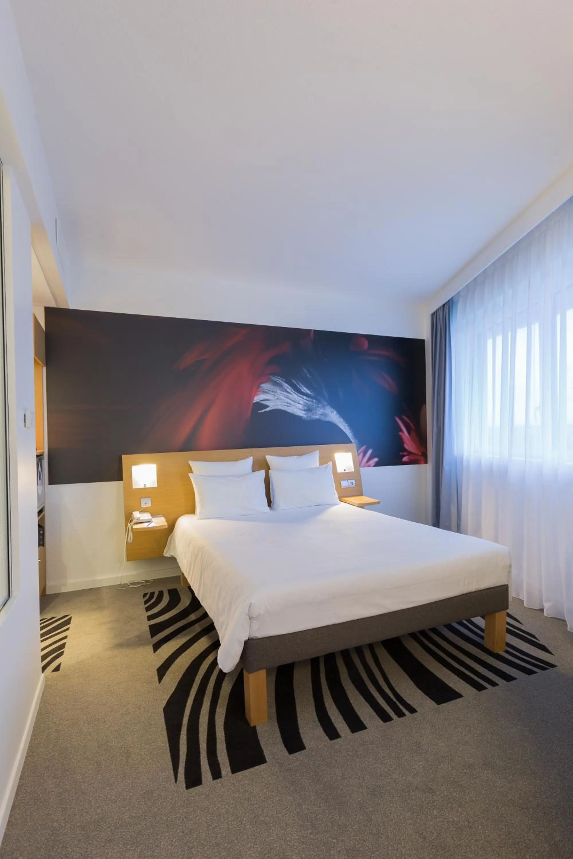Photo of the whole room, Bed in Novotel Poitiers Site du Futuroscope