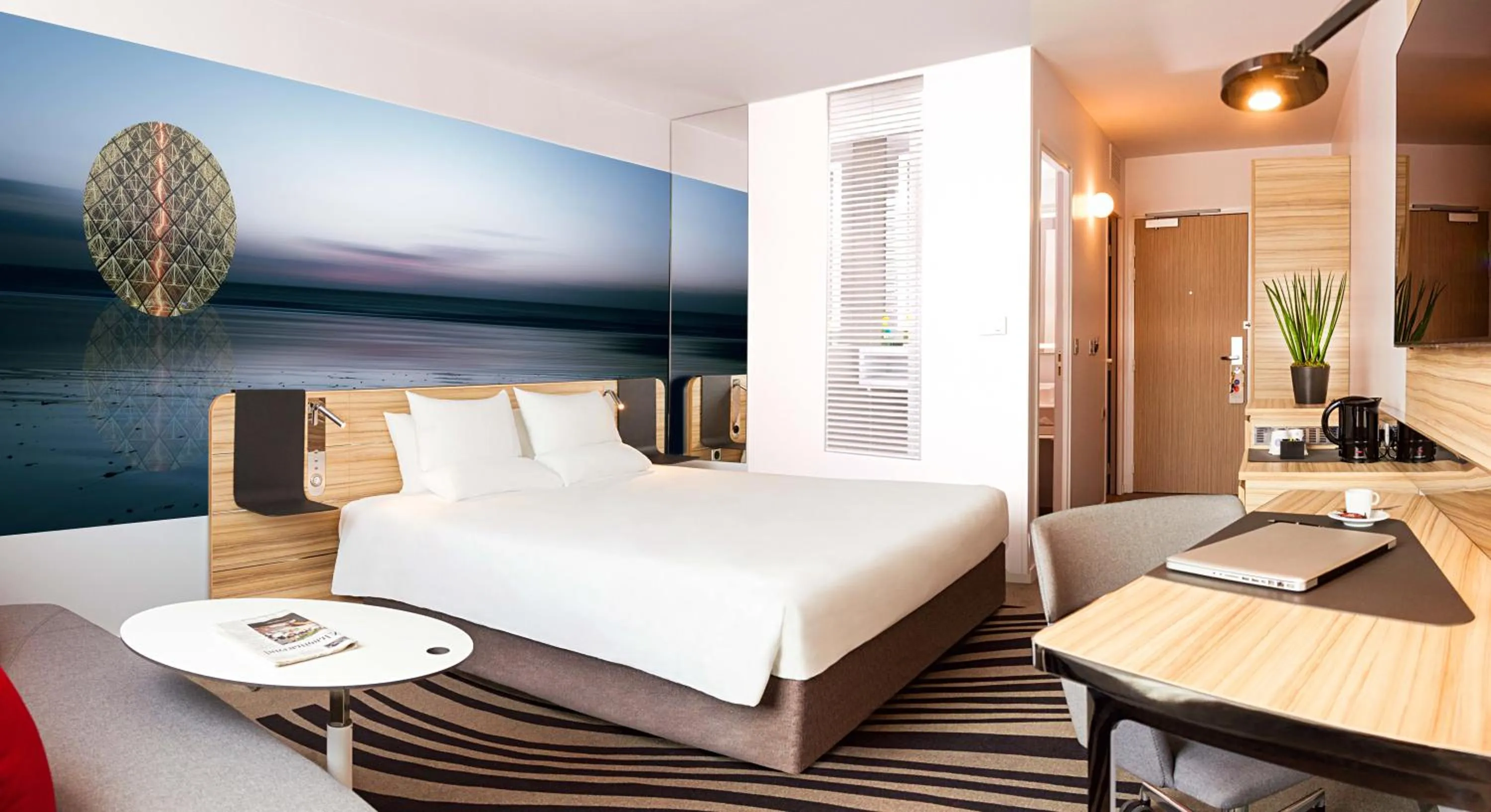 Photo of the whole room, Bed in Novotel Poitiers Site du Futuroscope