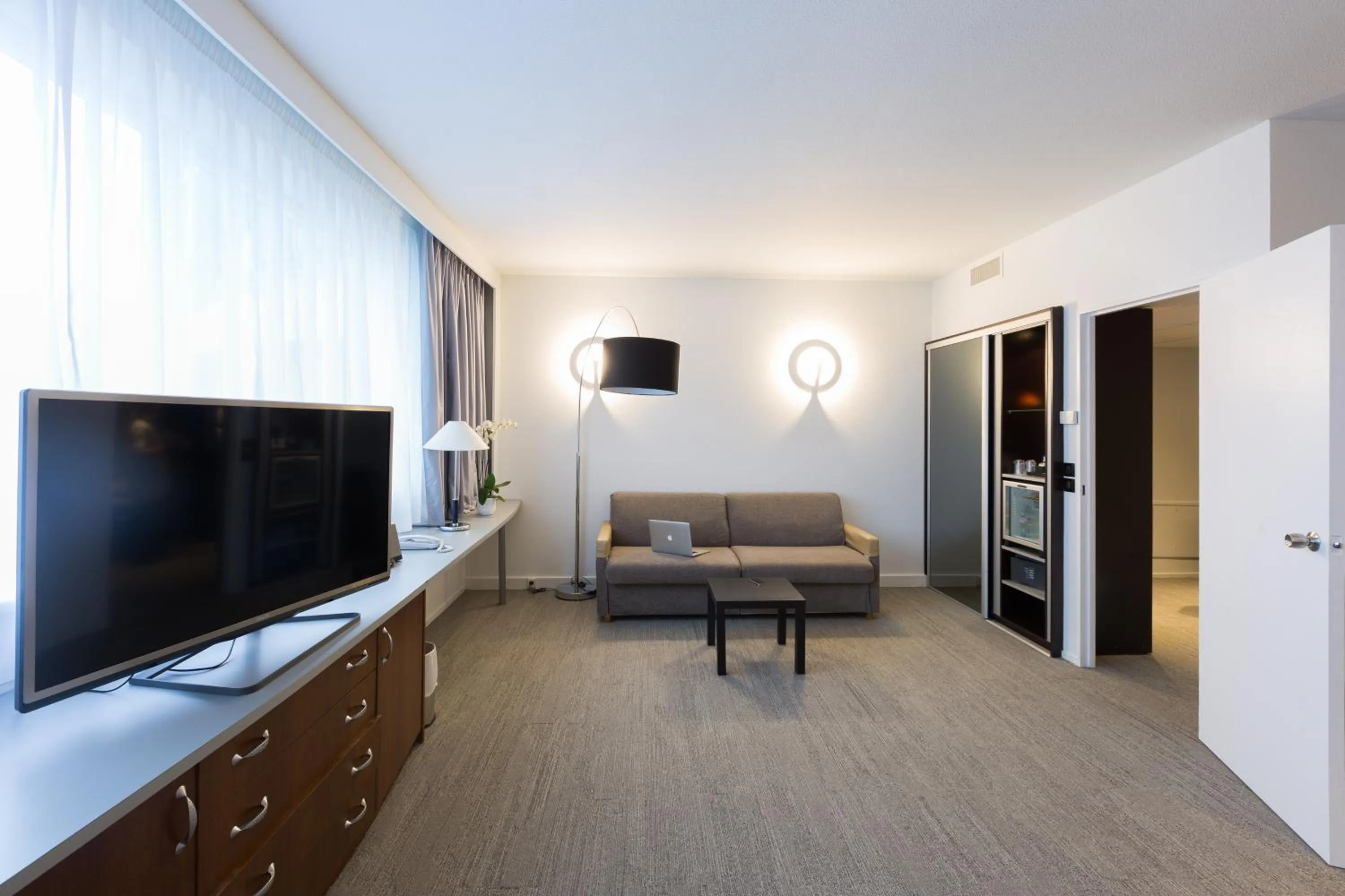 Photo of the whole room in Novotel Poitiers Site du Futuroscope