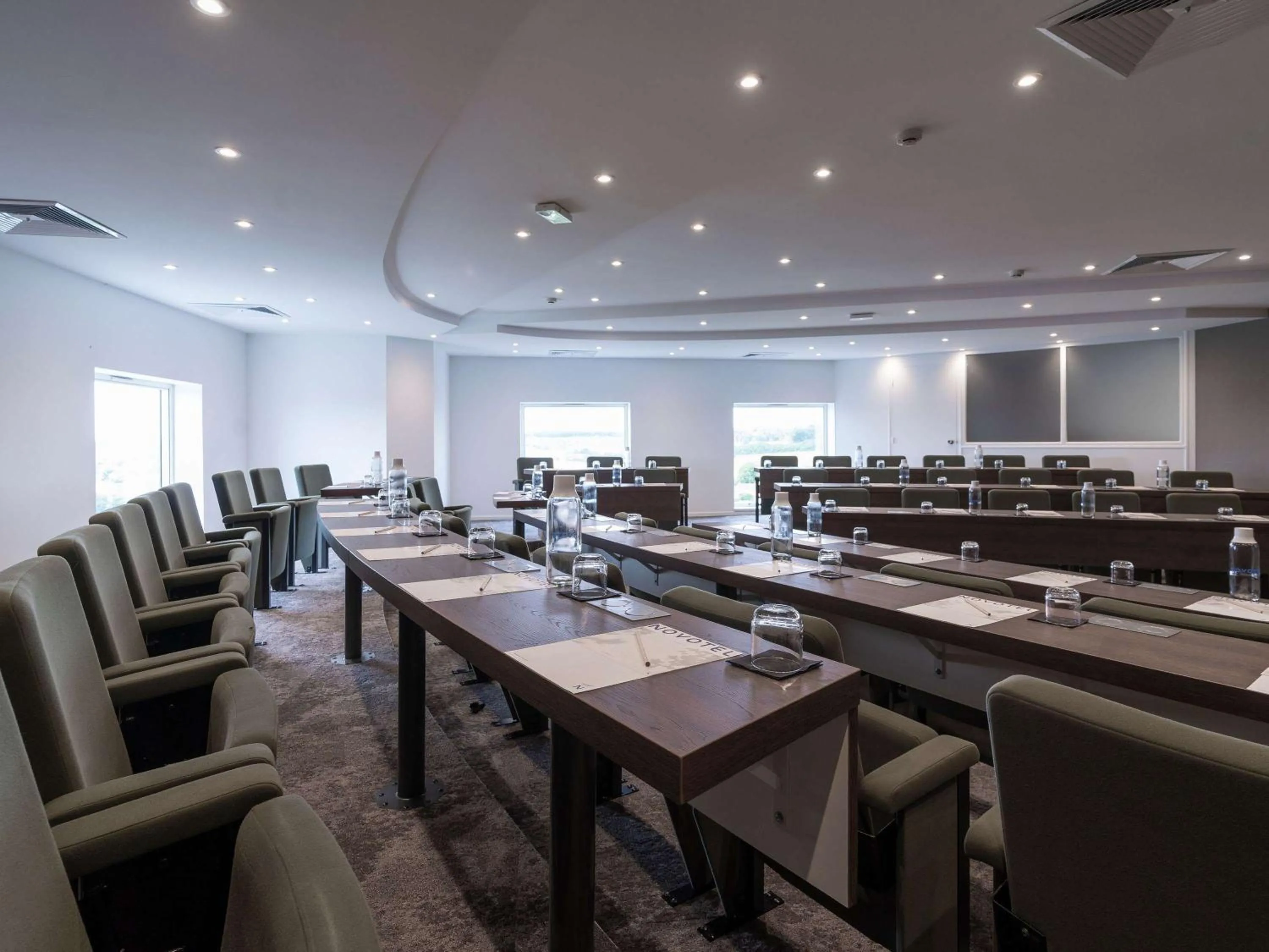 Meeting/conference room in Novotel Poitiers Site du Futuroscope