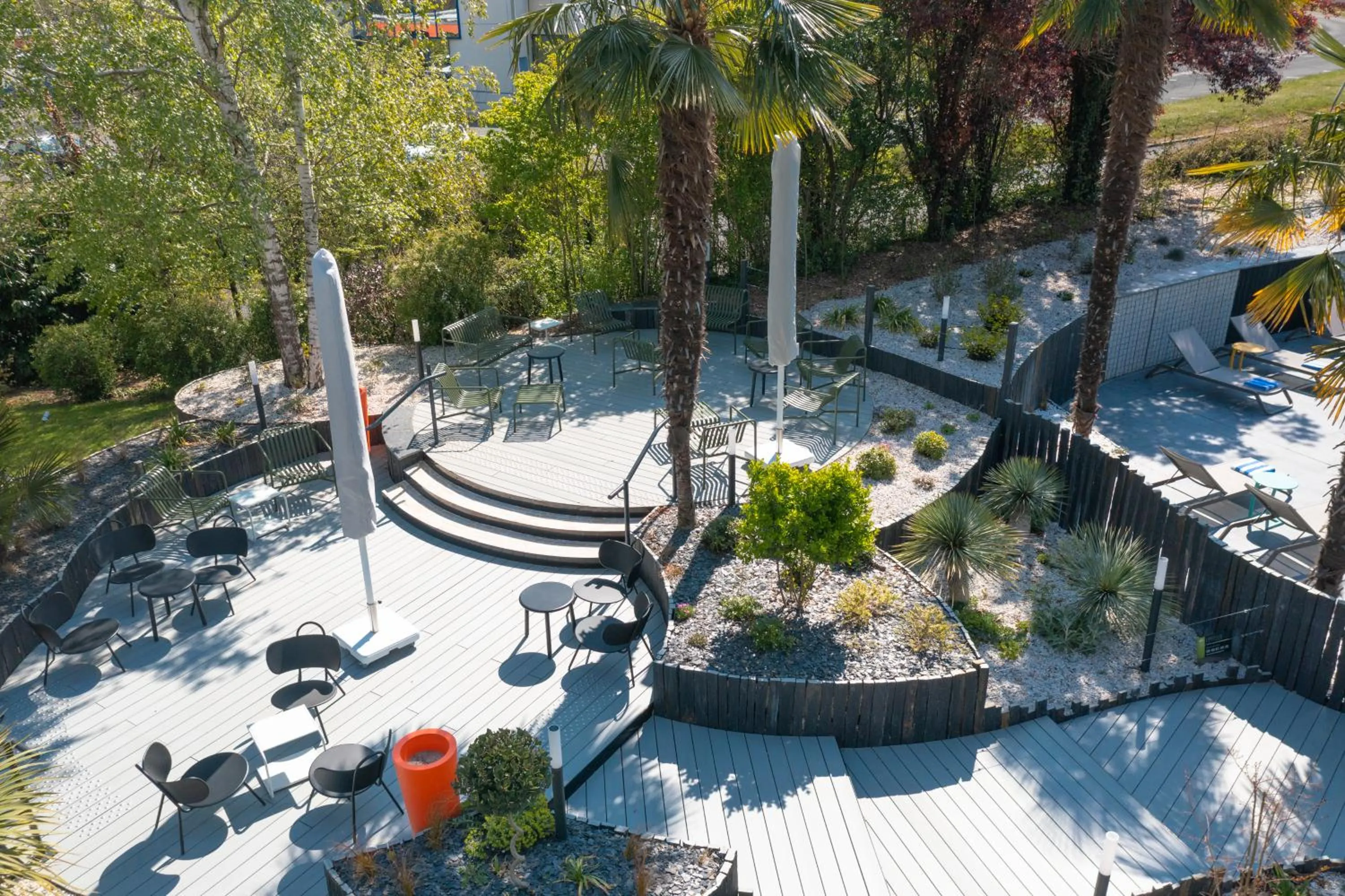 Patio in Novotel Poitiers Site du Futuroscope