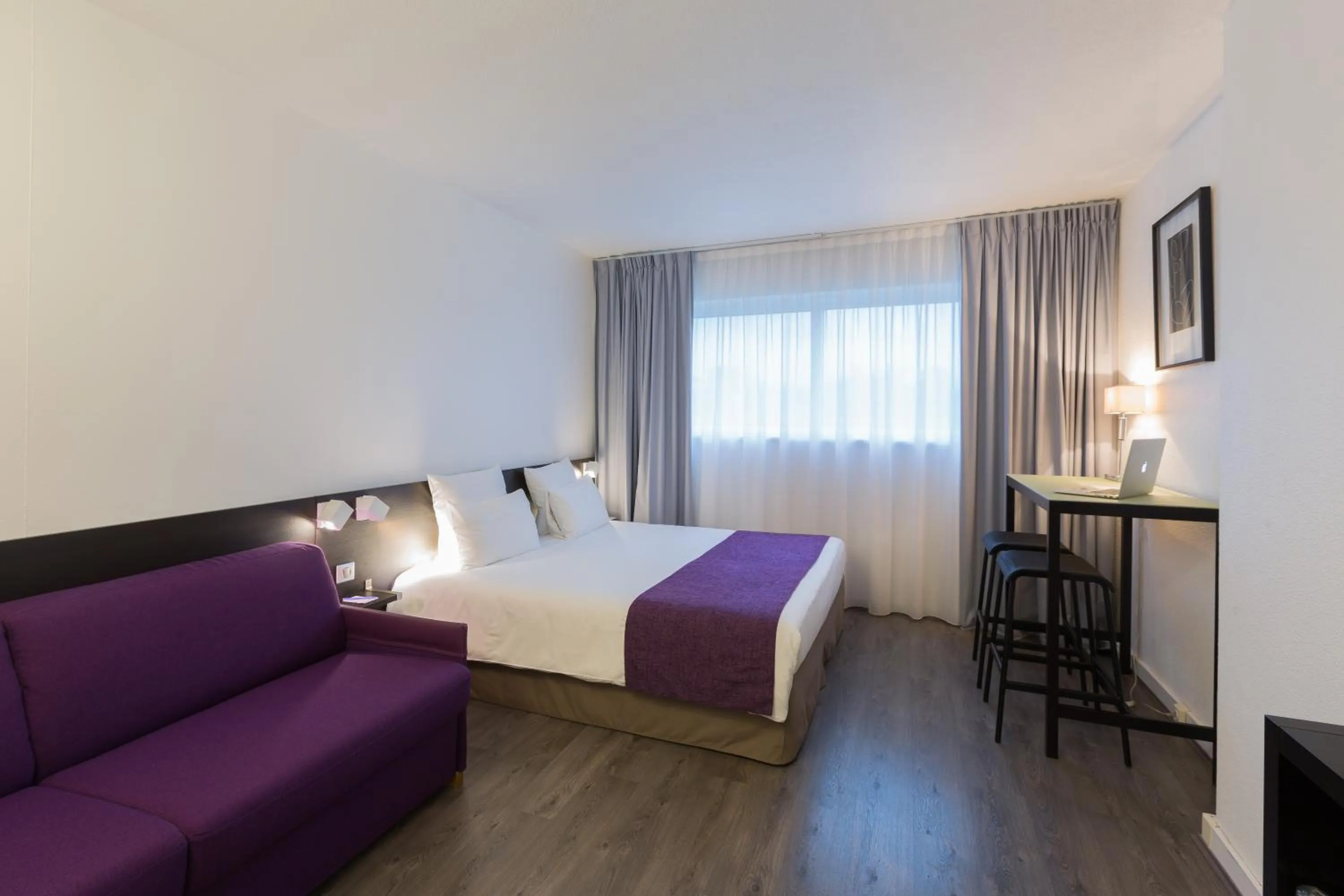 Photo of the whole room, Bed in Novotel Poitiers Site du Futuroscope