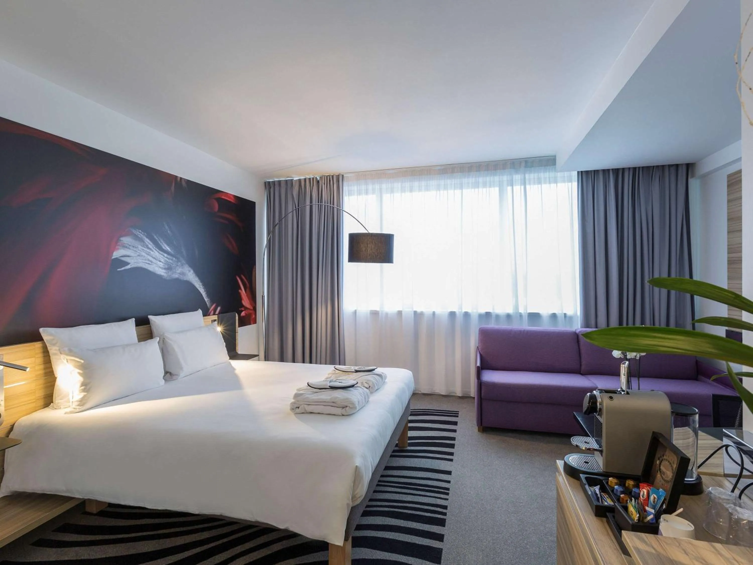 Photo of the whole room, Bed in Novotel Poitiers Site du Futuroscope