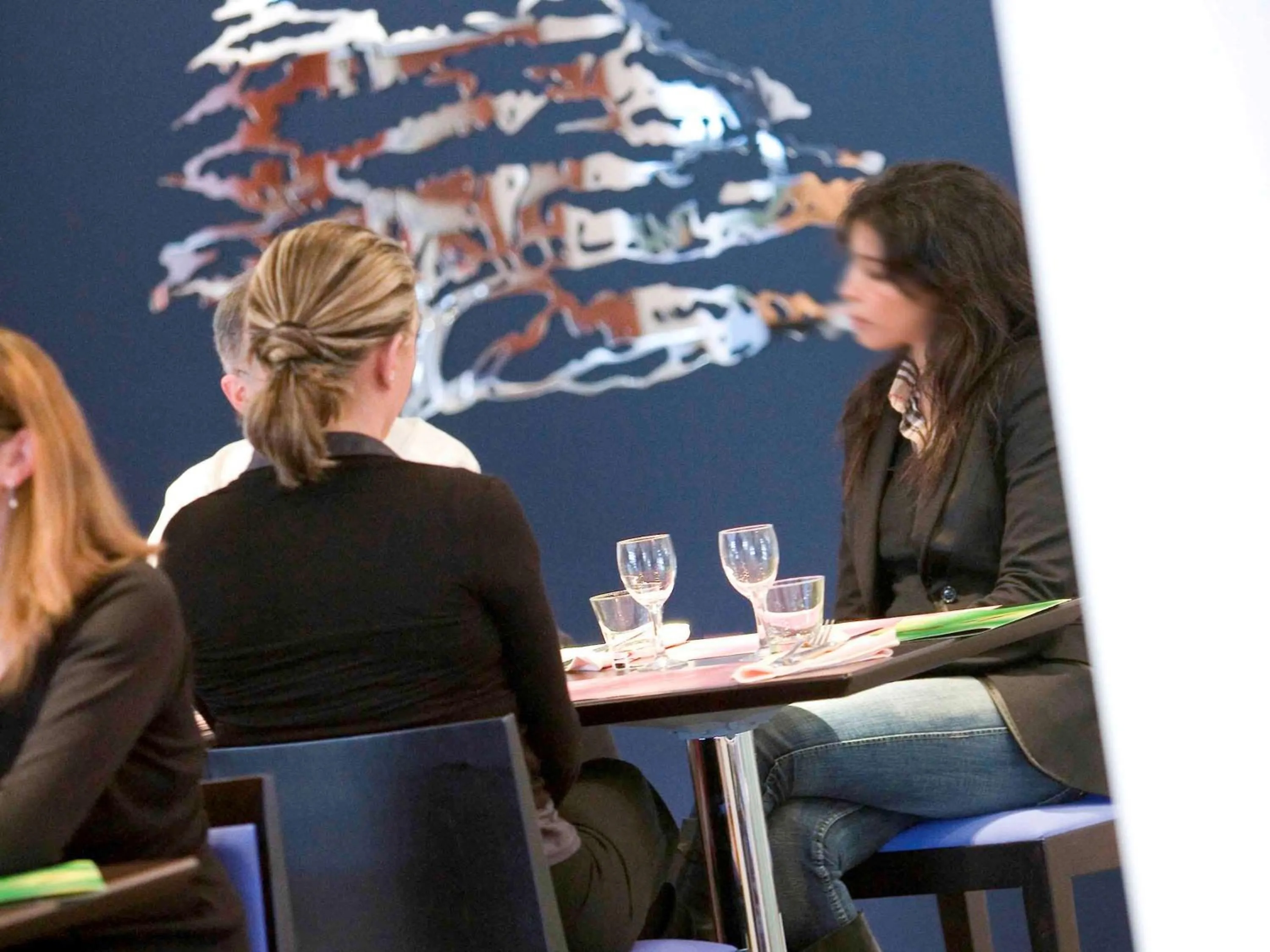 Lounge or bar in Novotel Poitiers Site du Futuroscope