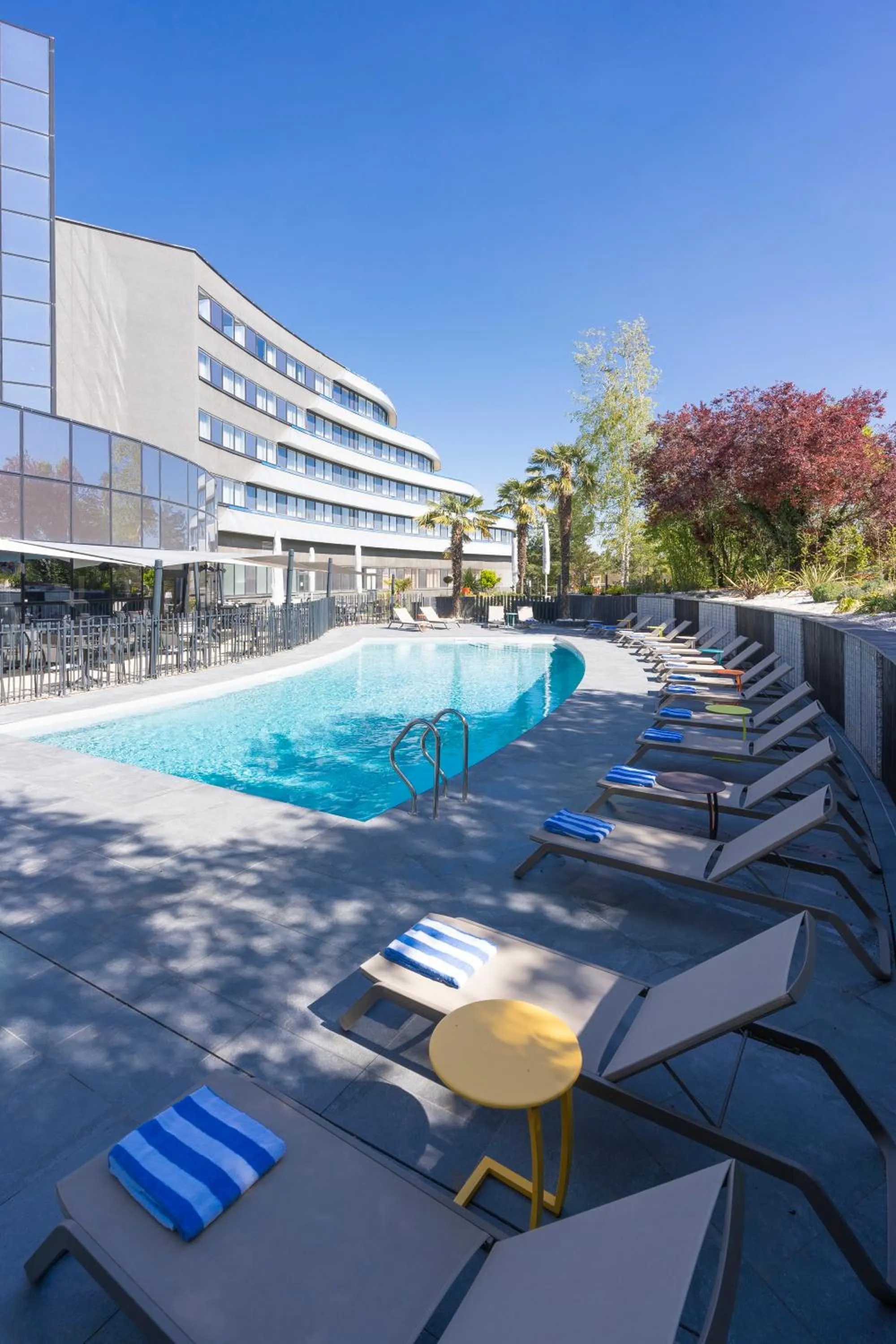 Swimming pool in Novotel Poitiers Site du Futuroscope