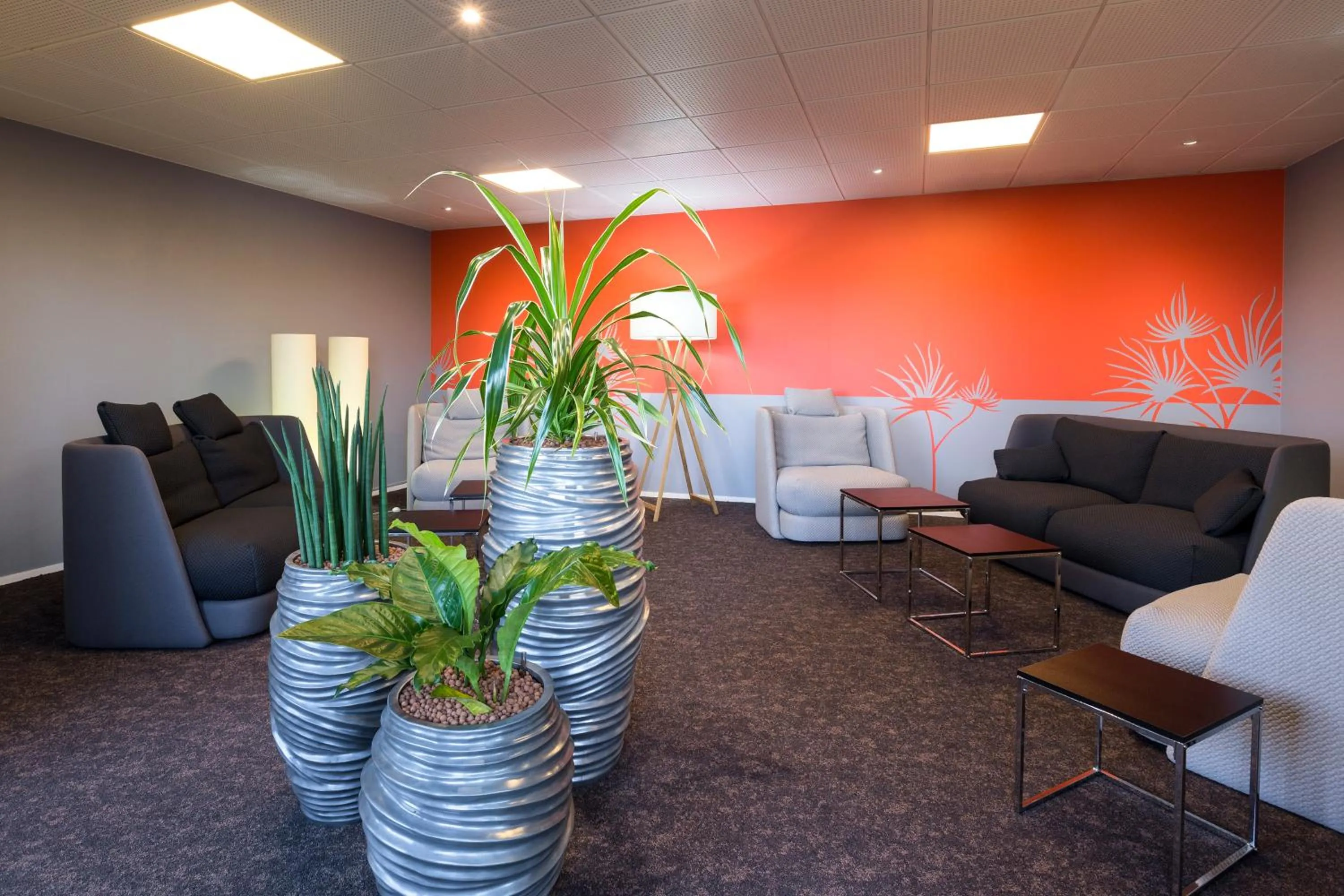 Lounge or bar in Novotel Poitiers Site du Futuroscope