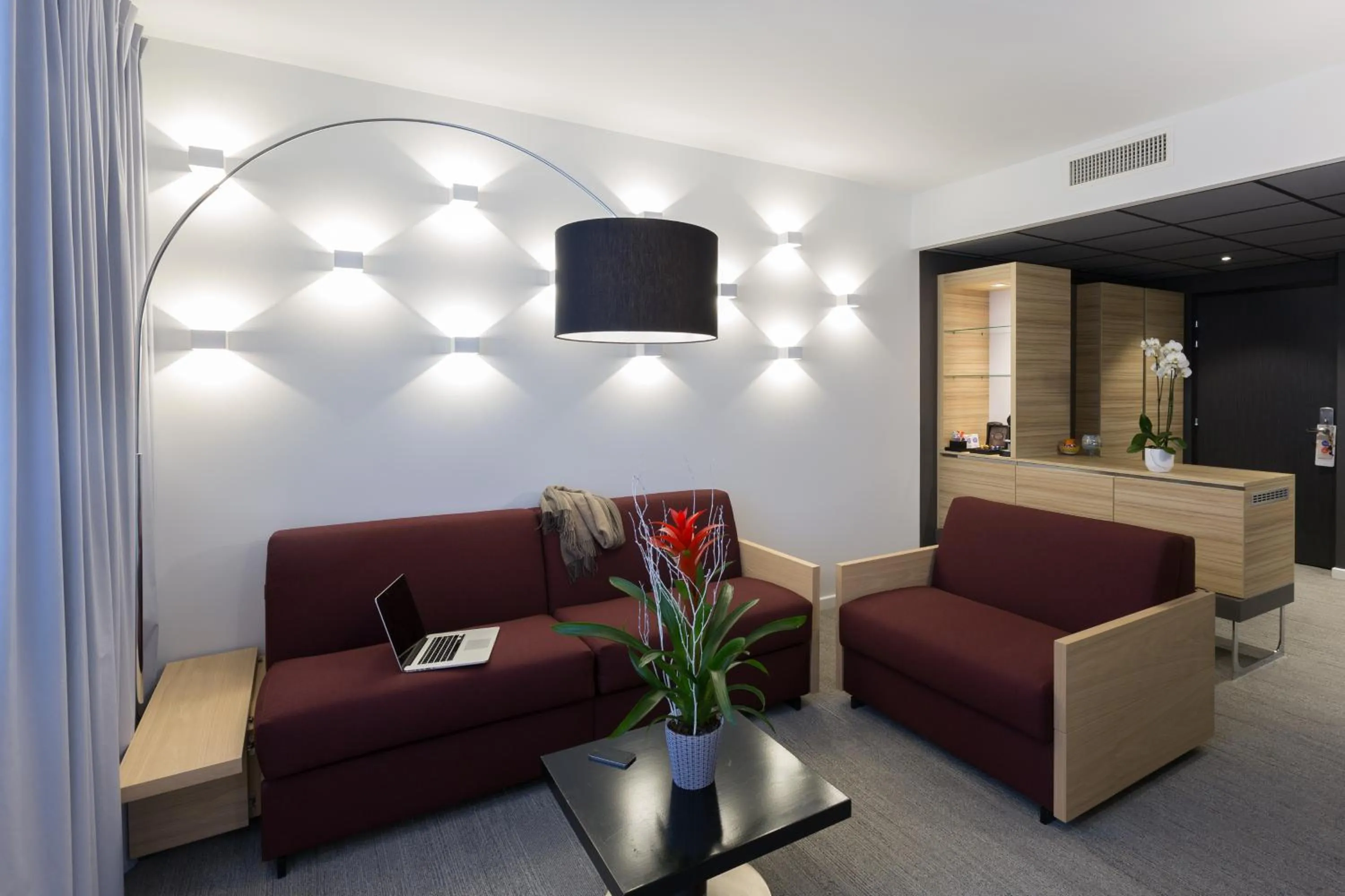 Photo of the whole room in Novotel Poitiers Site du Futuroscope