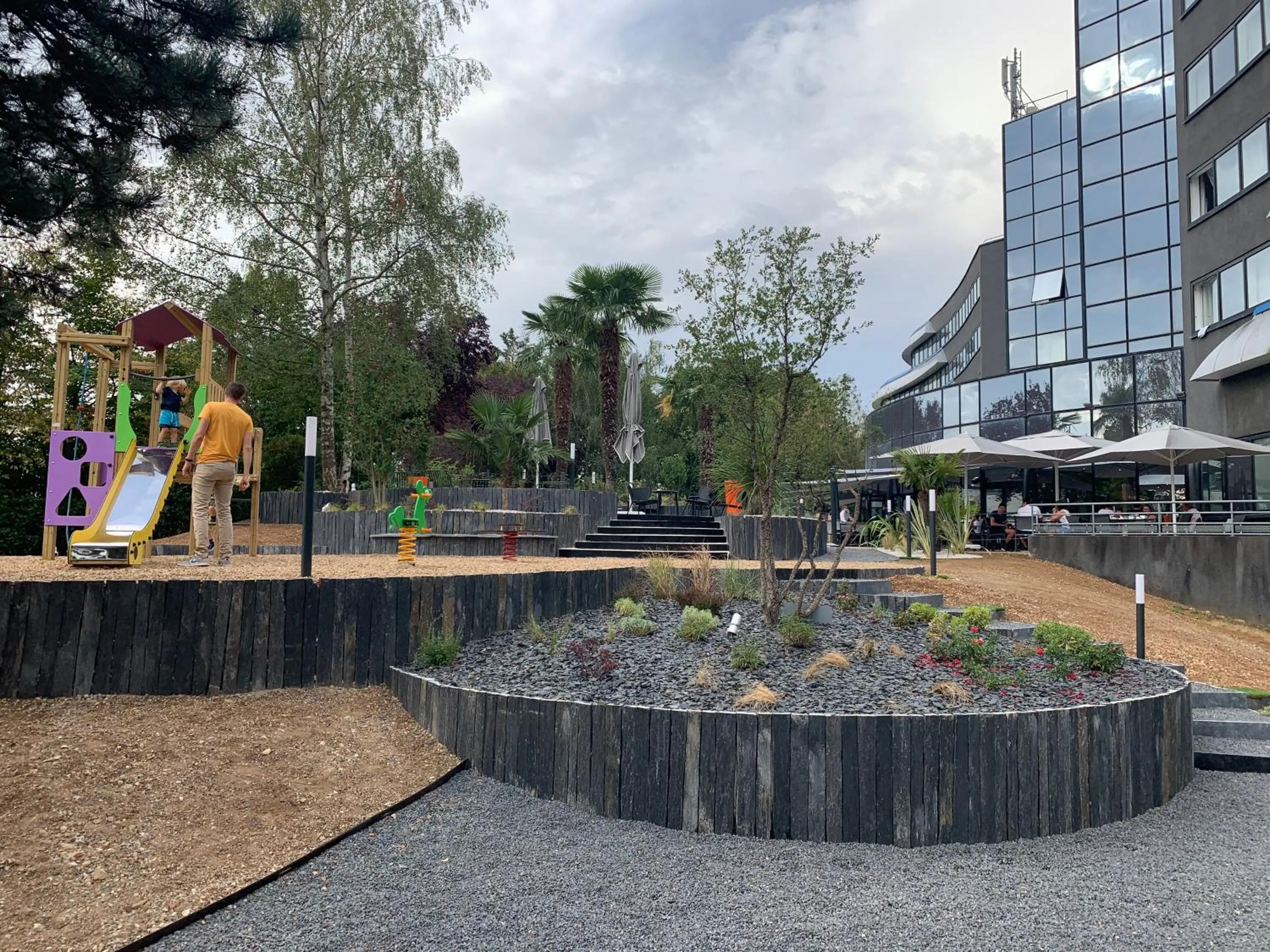 Patio in Novotel Poitiers Site du Futuroscope
