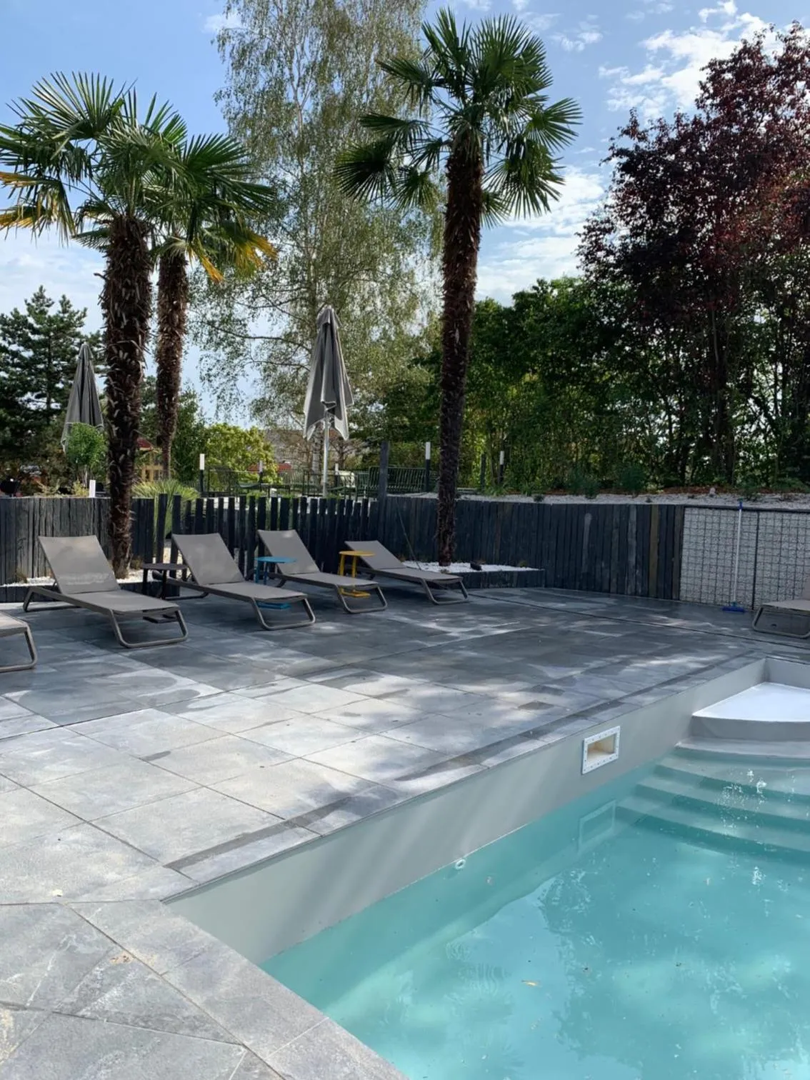 Swimming pool in Novotel Poitiers Site du Futuroscope