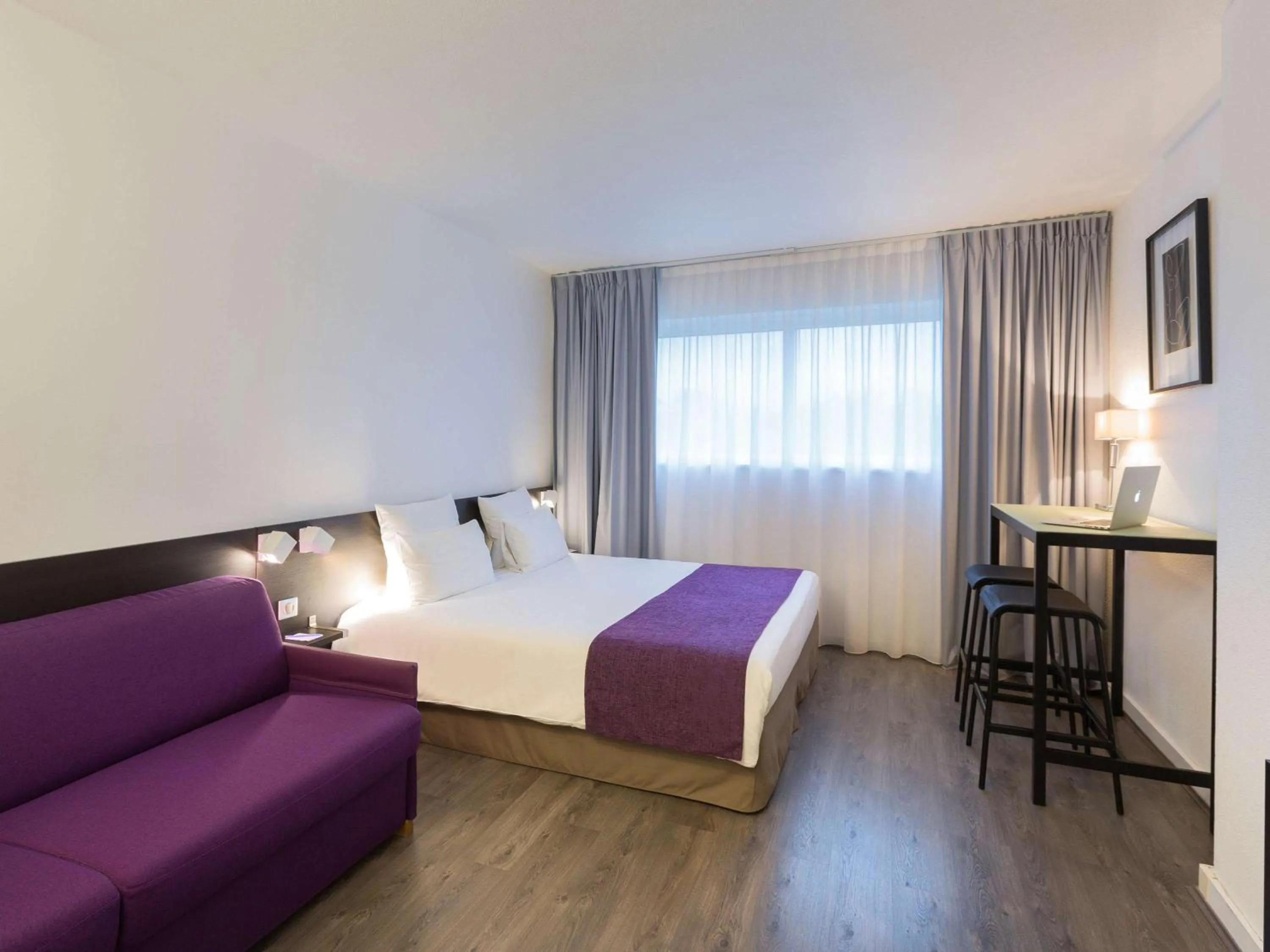 Photo of the whole room, Bed in Novotel Poitiers Site du Futuroscope