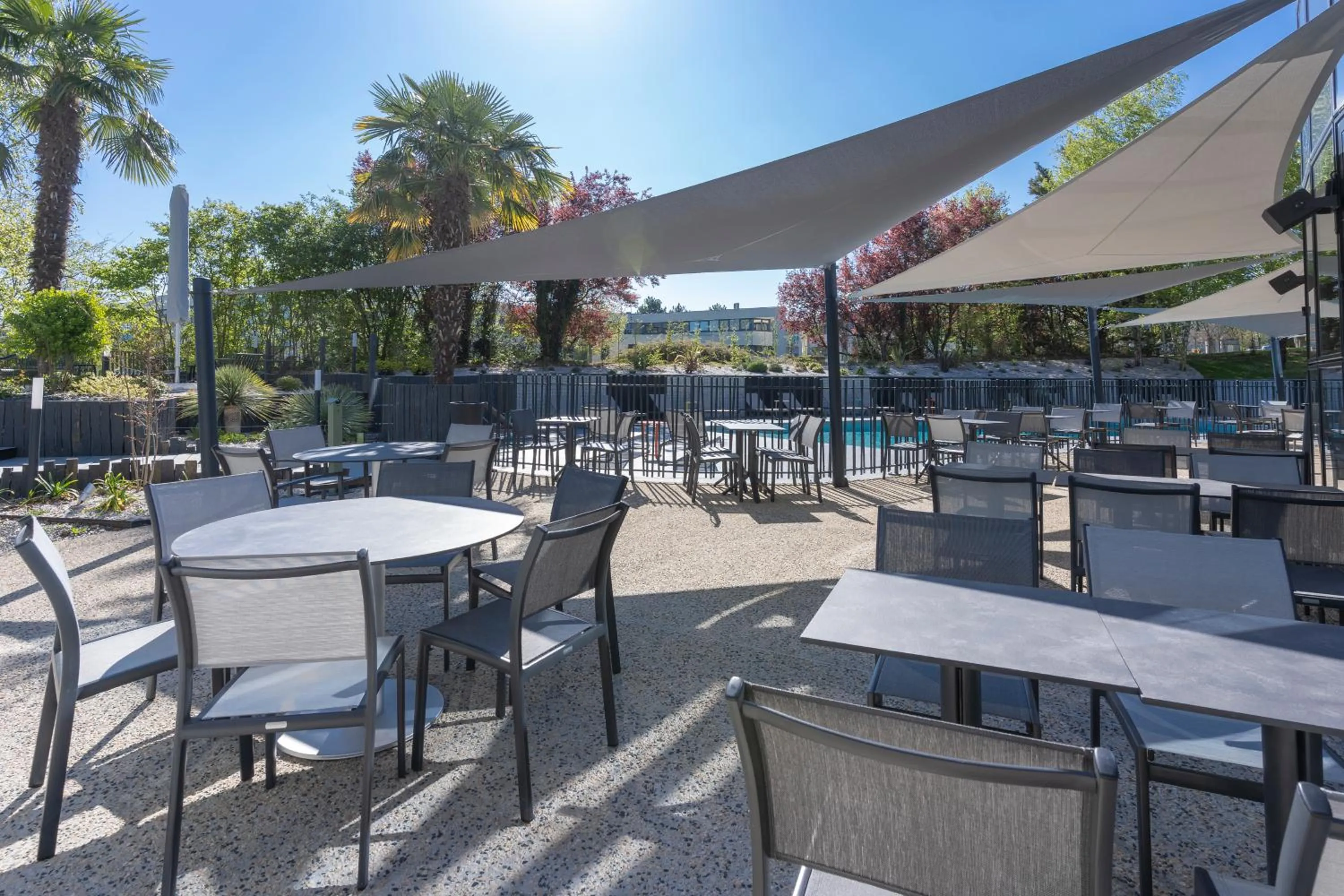 Swimming pool in Novotel Poitiers Site du Futuroscope