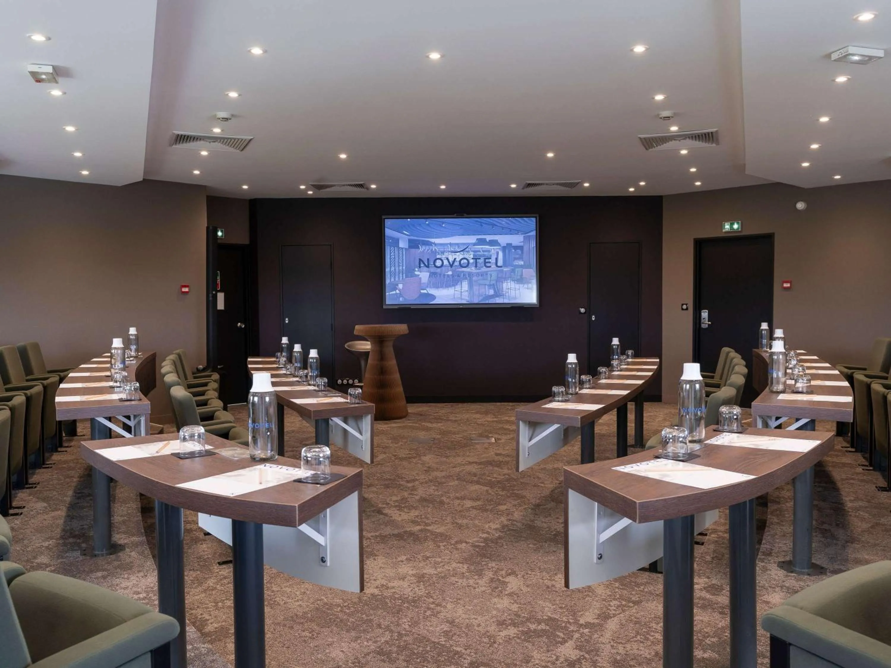 Meeting/conference room in Novotel Poitiers Site du Futuroscope