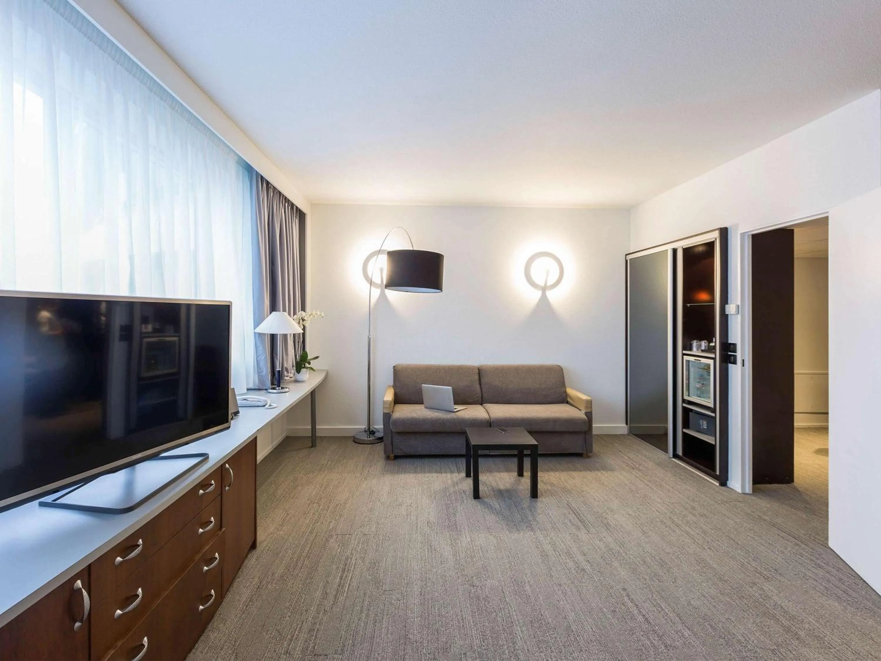 Photo of the whole room in Novotel Poitiers Site du Futuroscope