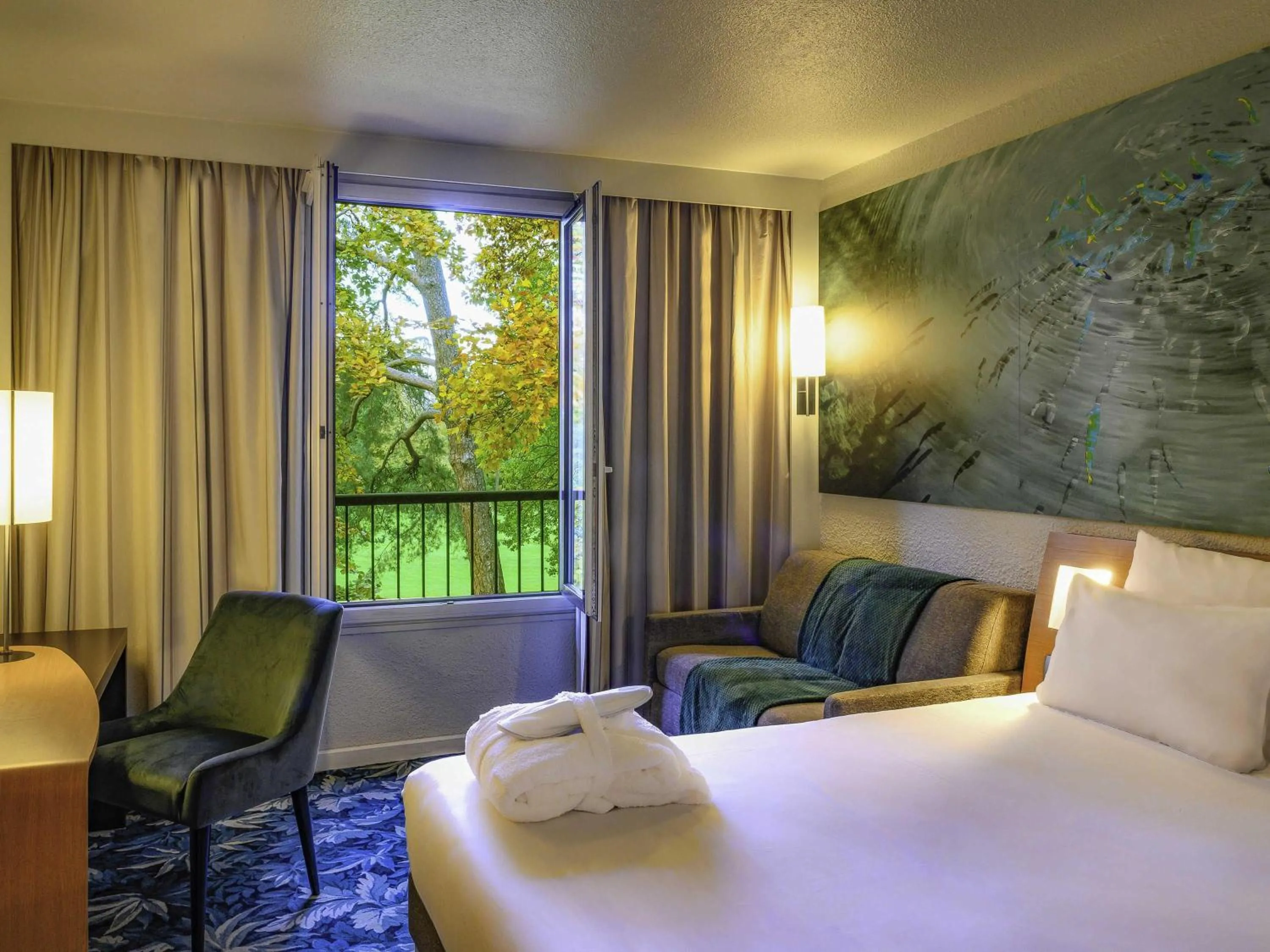 Bedroom, Bed in Hotel Novotel Domaine de Maffliers - Paris Val-d'Oise