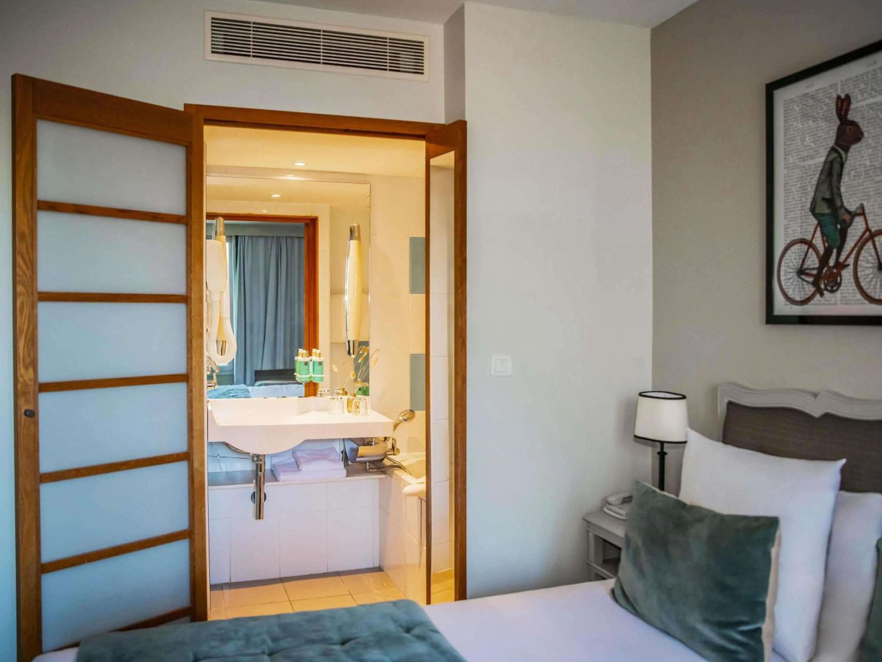 Bedroom, Bed in Hotel Novotel Domaine de Maffliers - Paris Val-d'Oise