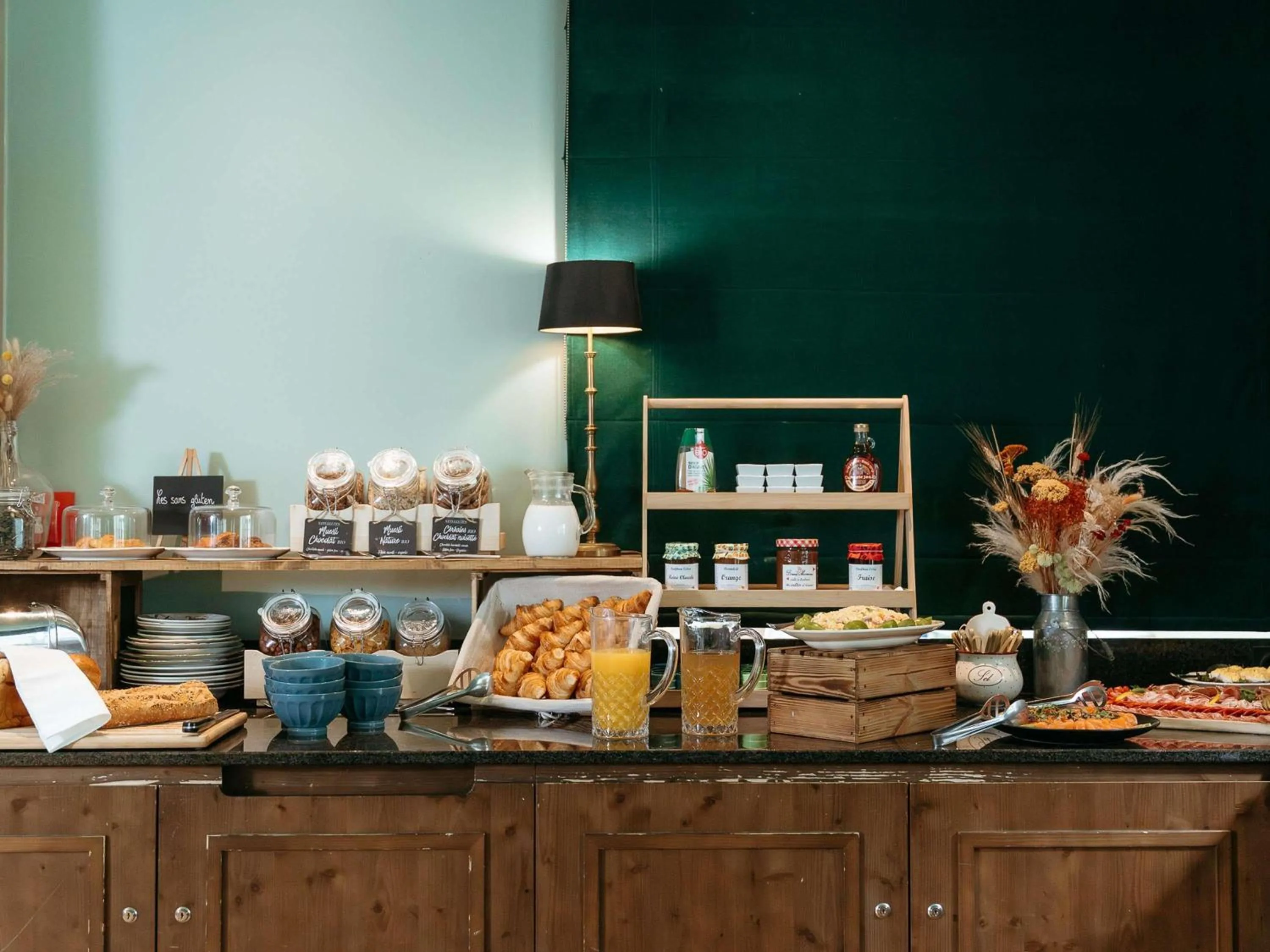 Breakfast in Hotel Novotel Domaine de Maffliers - Paris Val-d'Oise