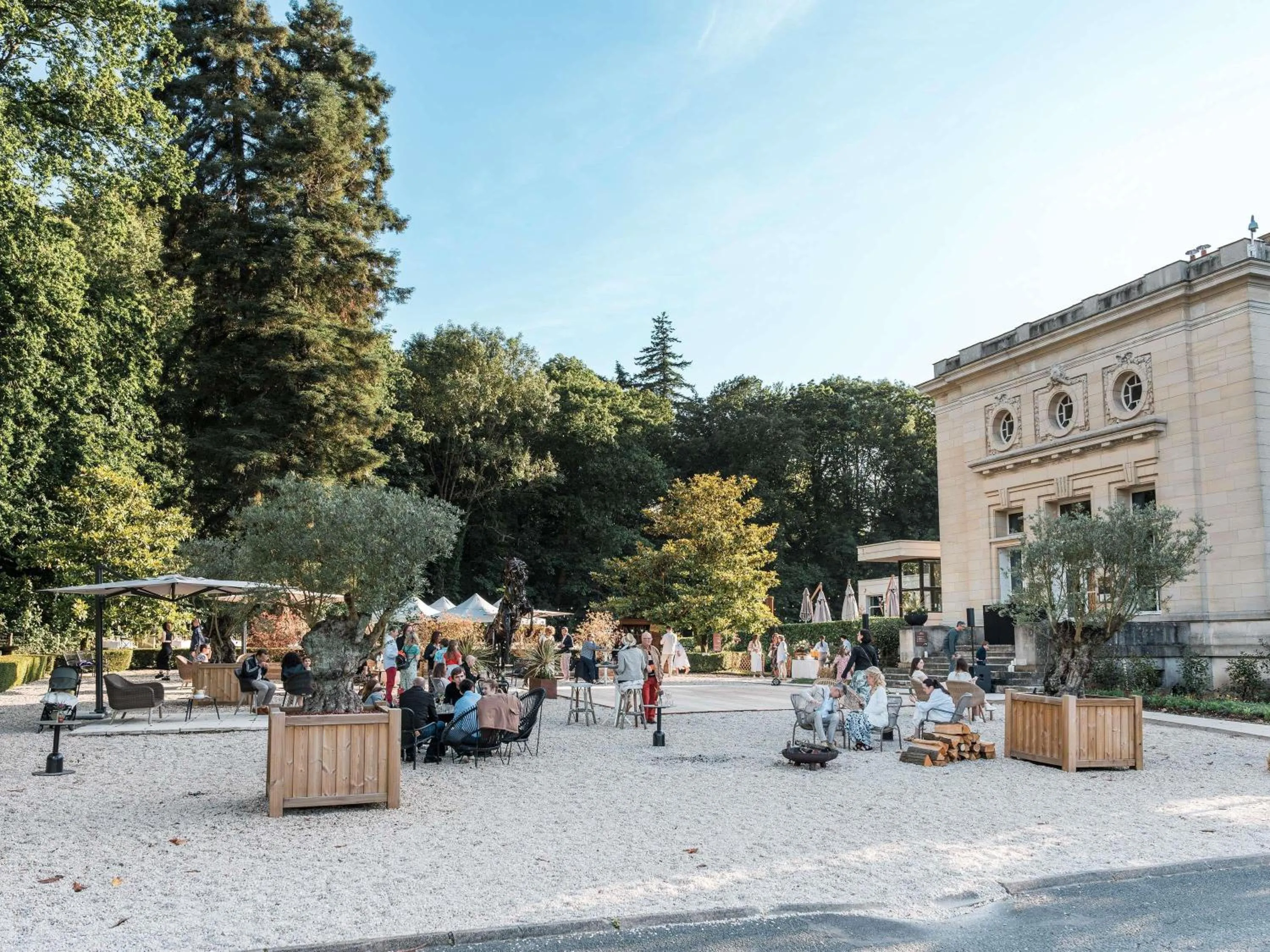 Lounge or bar in Hotel Novotel Domaine de Maffliers - Paris Val-d'Oise