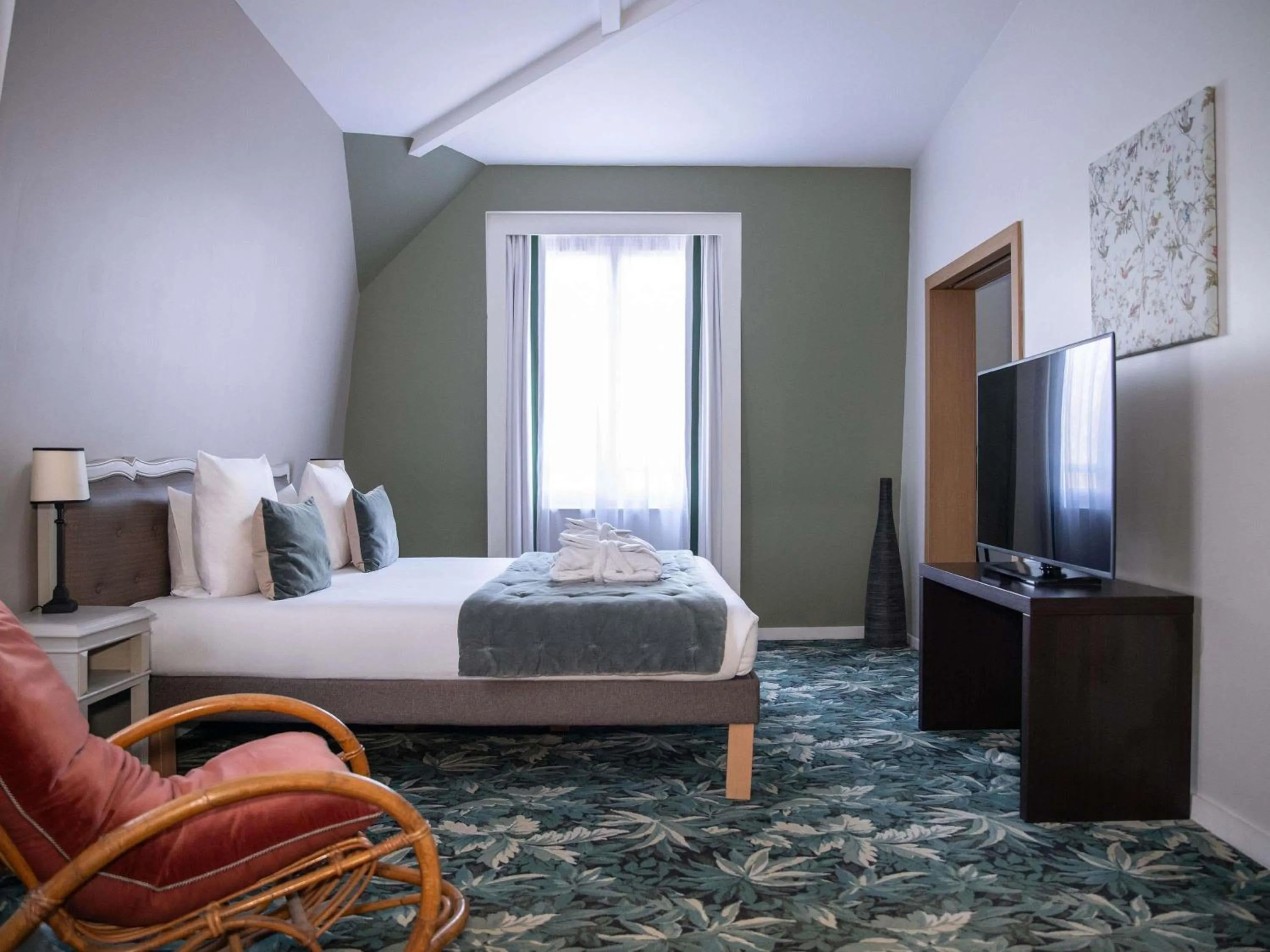 Bedroom, Bed in Hotel Novotel Domaine de Maffliers - Paris Val-d'Oise