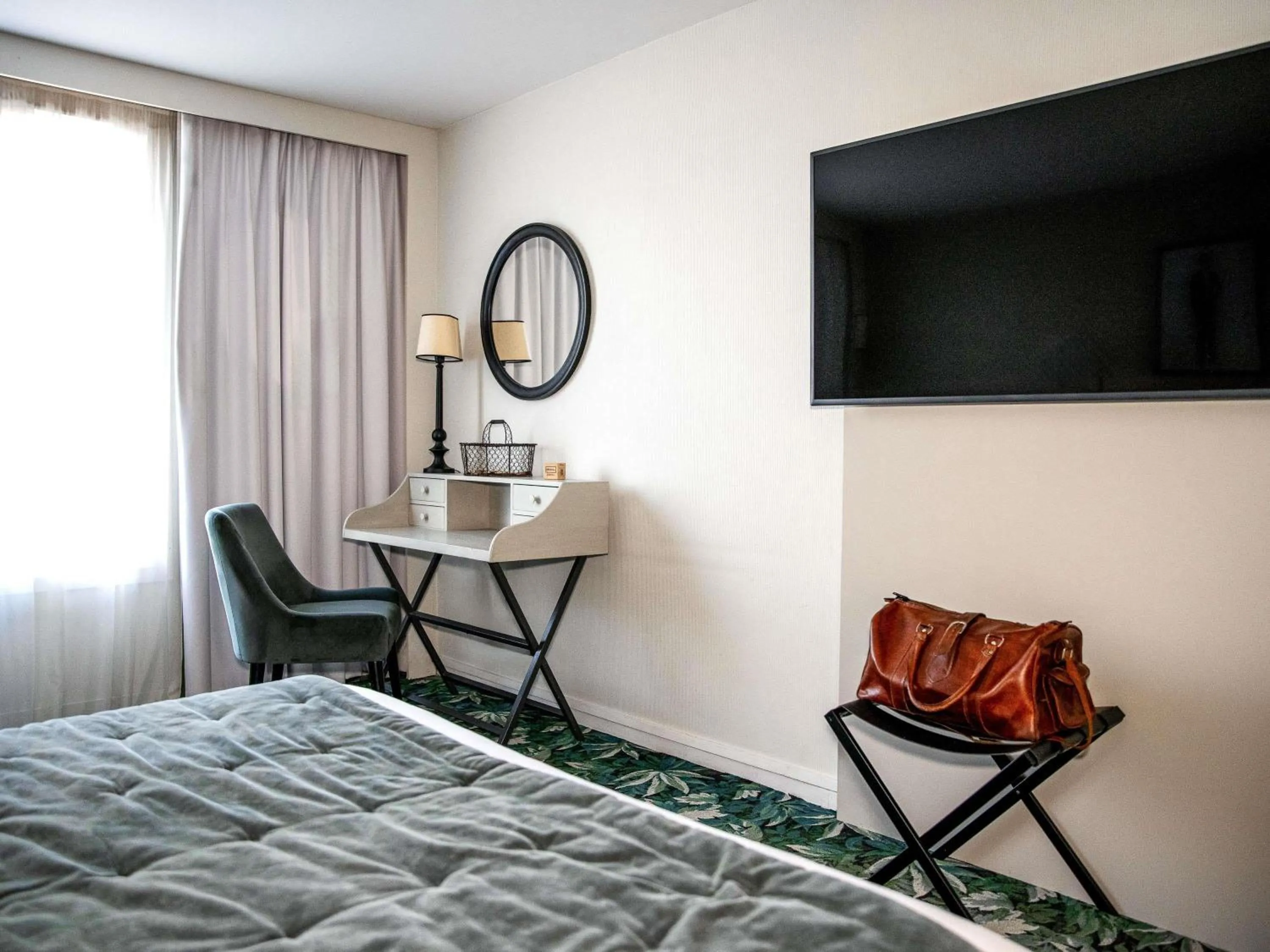 Bedroom, Bed in Hotel Novotel Domaine de Maffliers - Paris Val-d'Oise