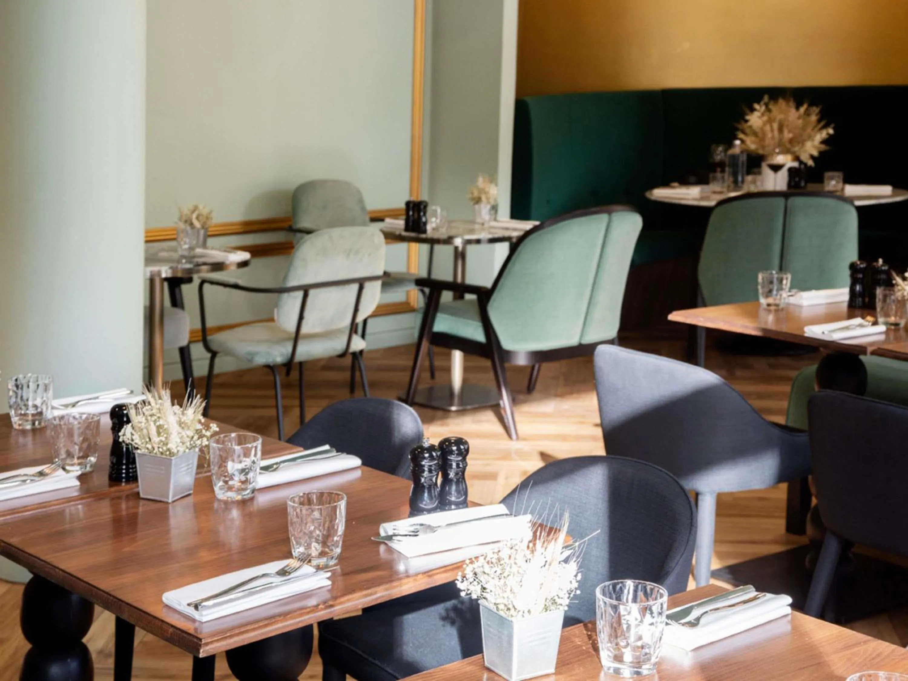 Property building in Hotel Novotel Domaine de Maffliers - Paris Val-d'Oise