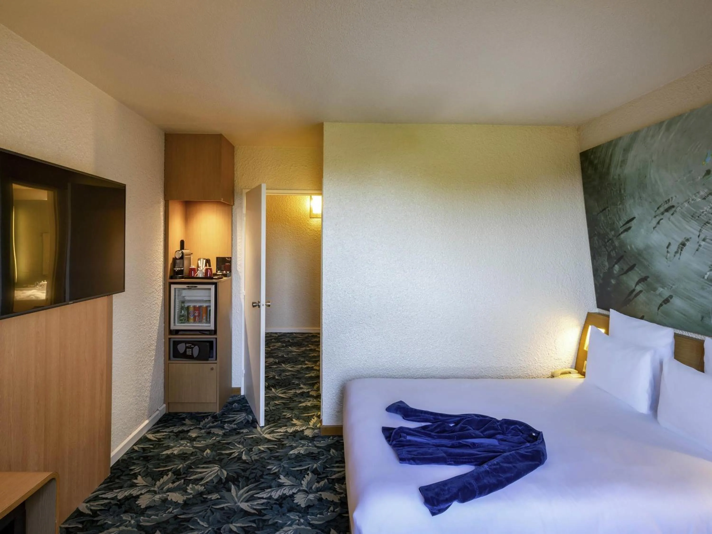 Bedroom, Bed in Hotel Novotel Domaine de Maffliers - Paris Val-d'Oise