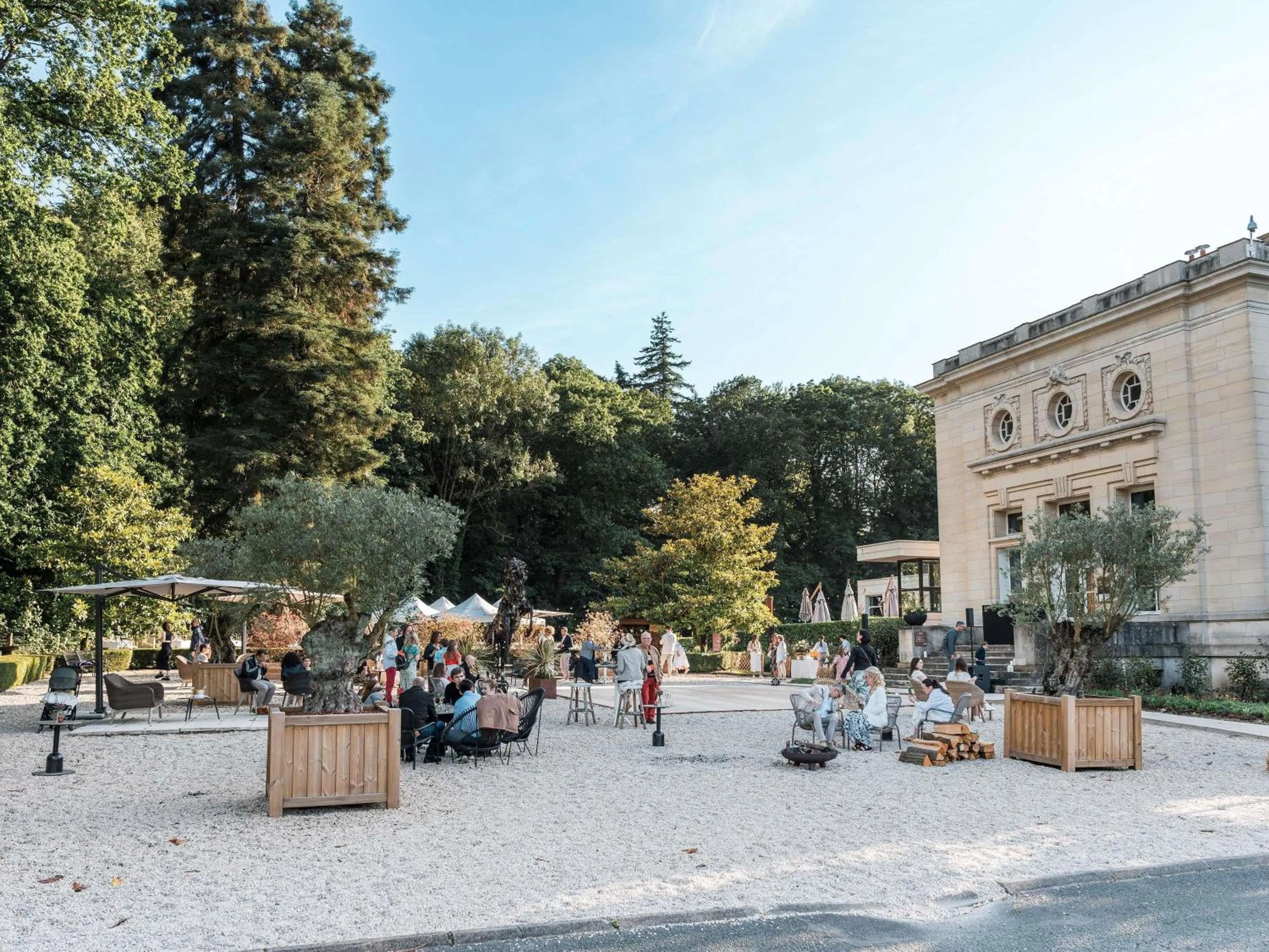 Property building in Hotel Novotel Domaine de Maffliers - Paris Val-d'Oise