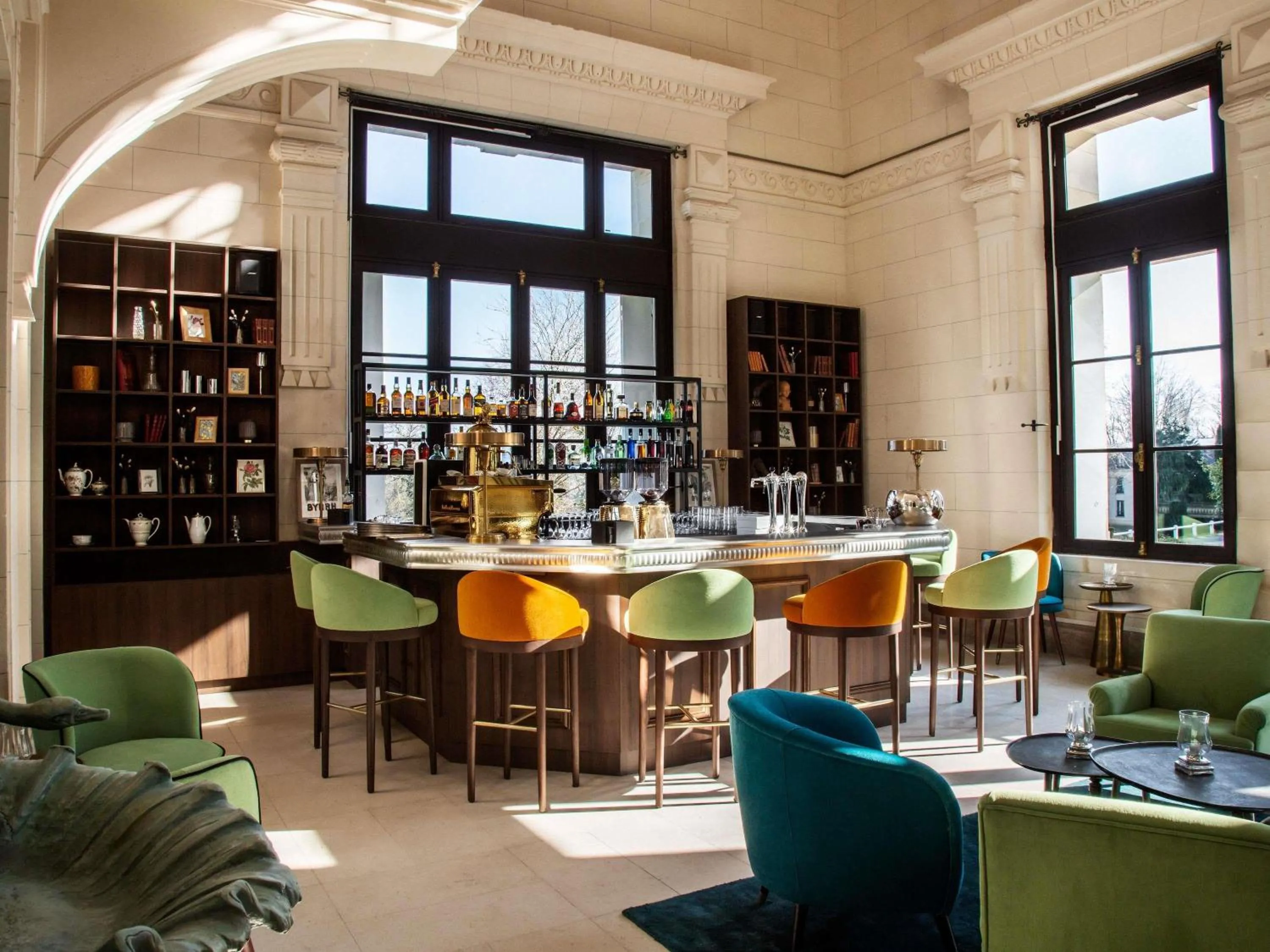 Lounge or bar in Hotel Novotel Domaine de Maffliers - Paris Val-d'Oise