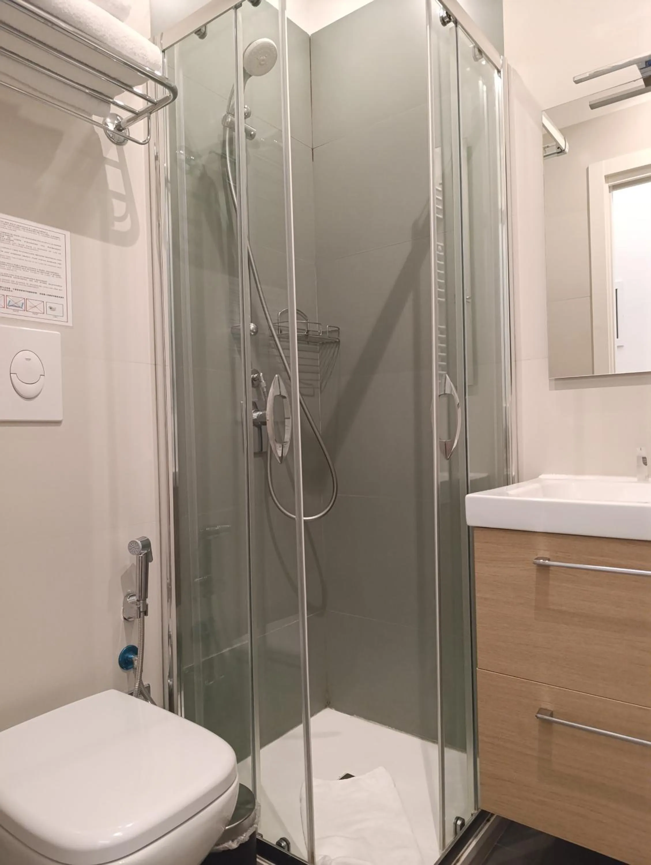 Shower in My Maison 109 Guest House