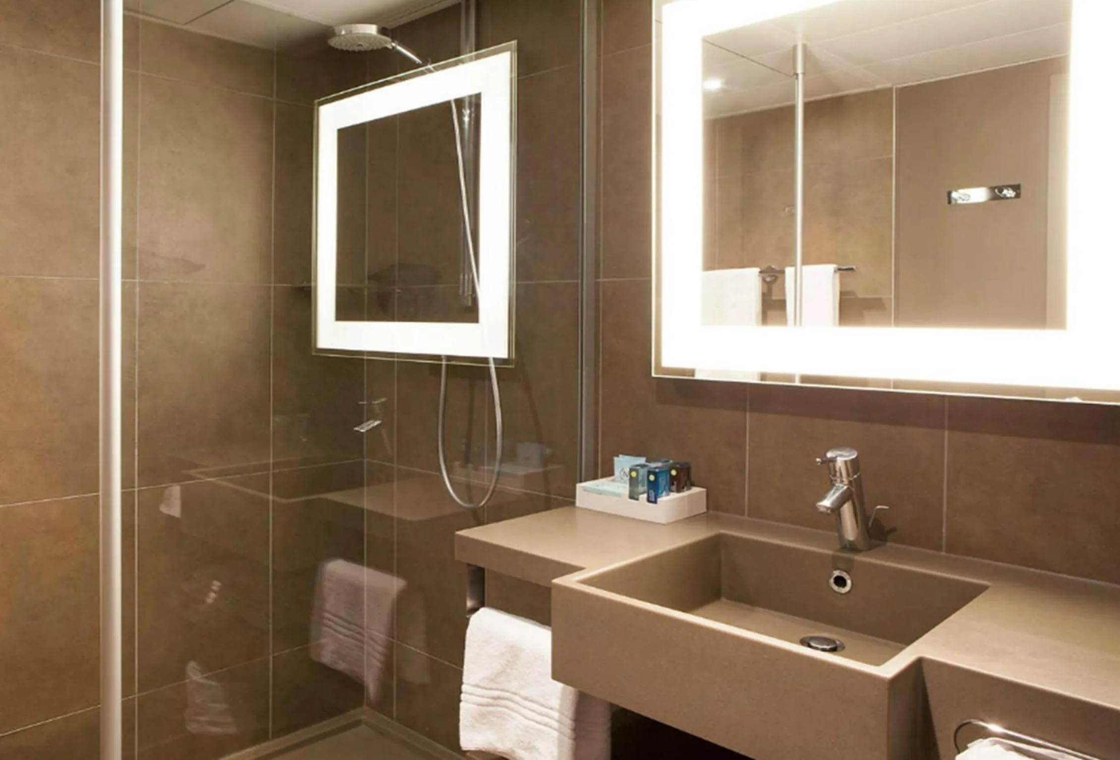 Bathroom in Novotel Rennes Alma