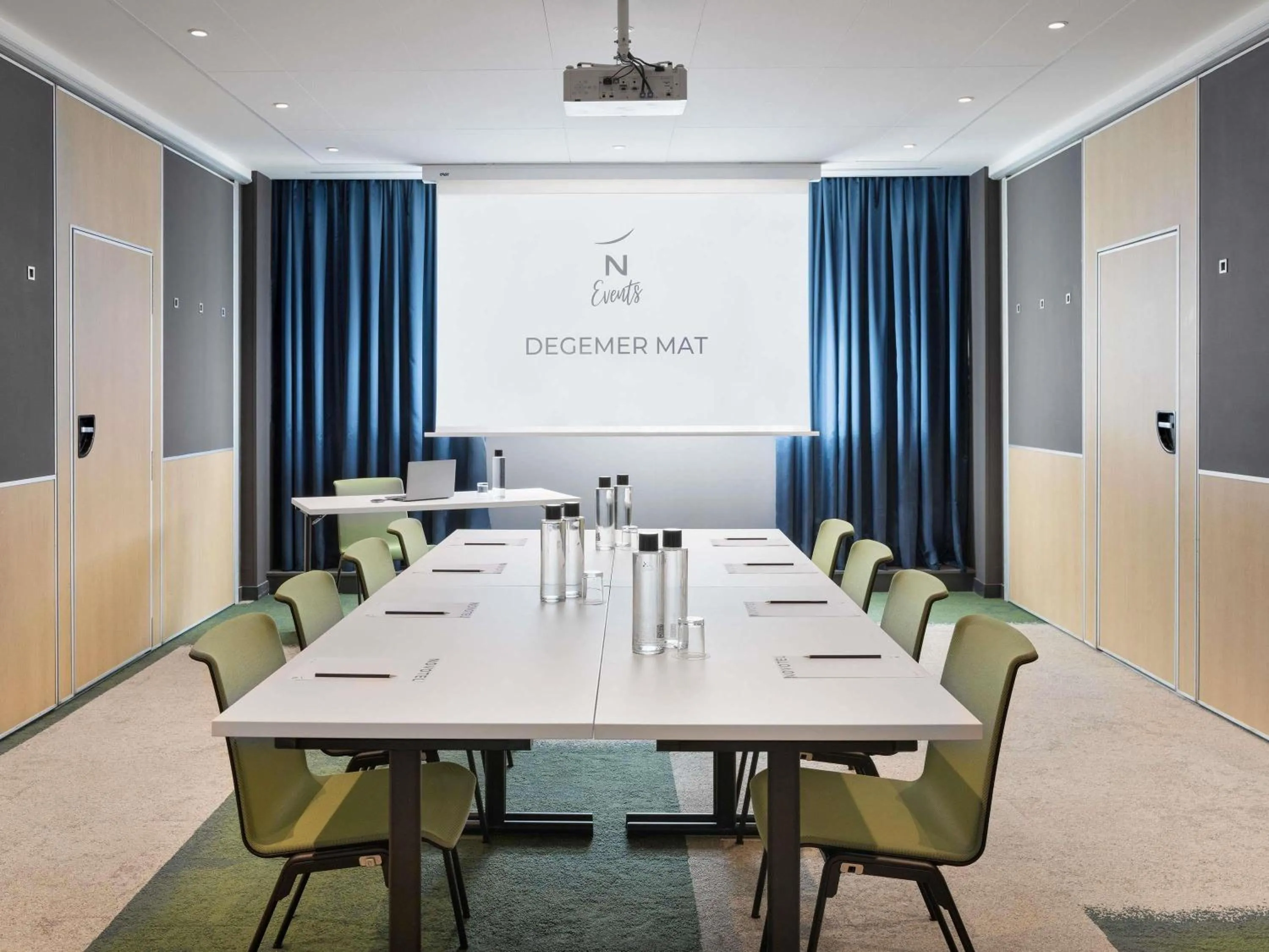 Meeting/conference room in Novotel Rennes Alma