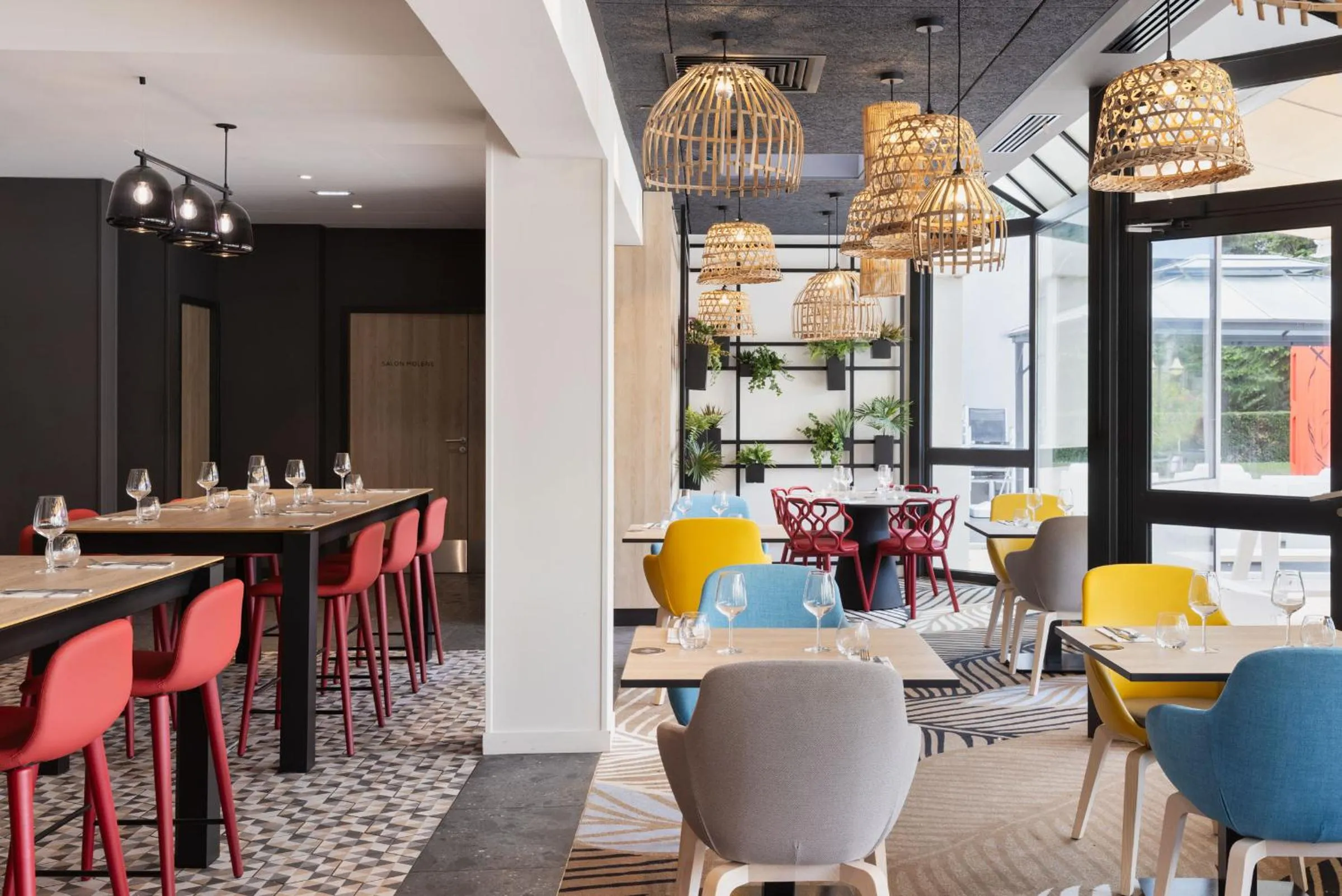 Restaurant/places to eat in Novotel Rennes Alma