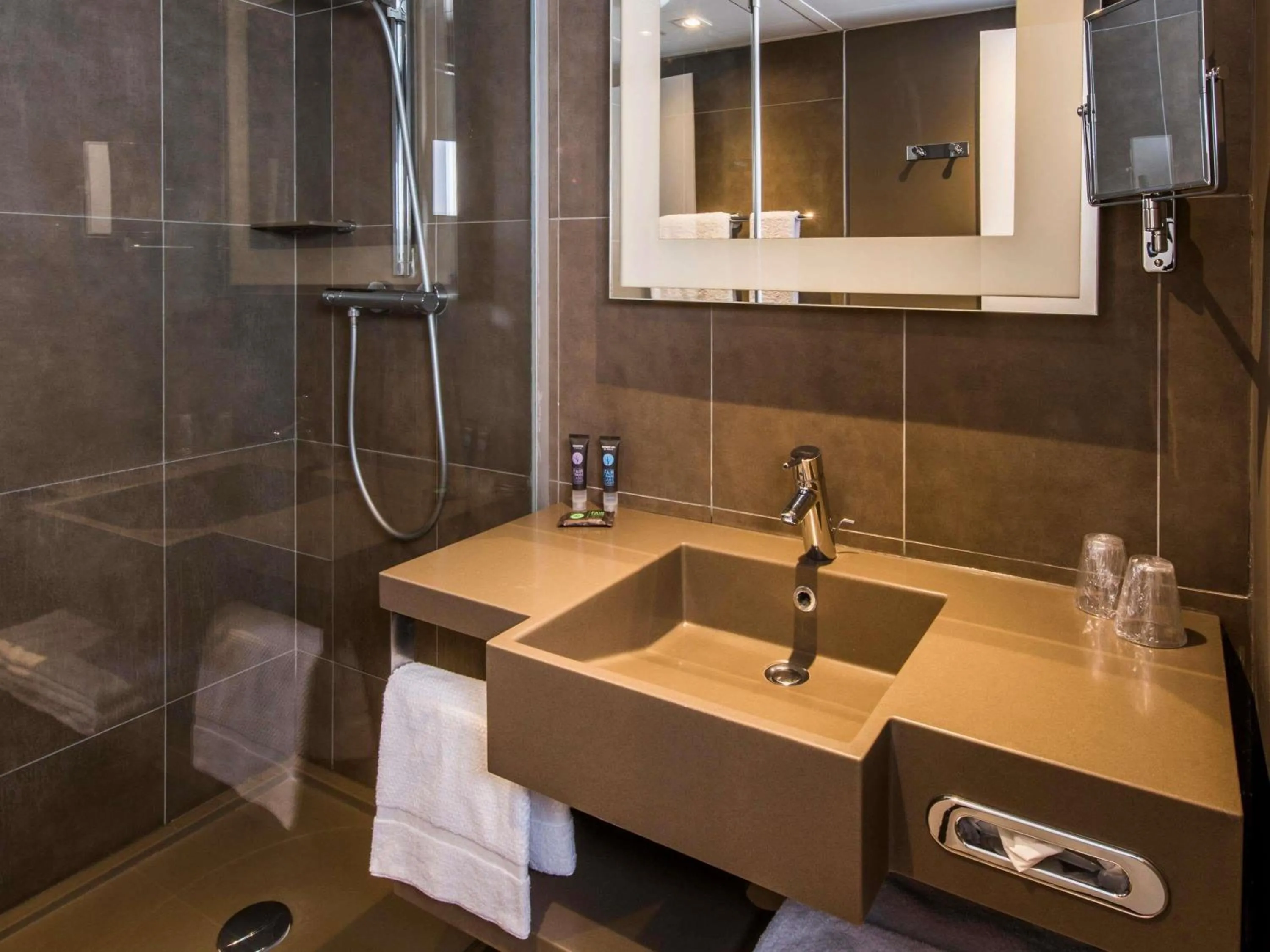 Bedroom in Novotel Rennes Alma