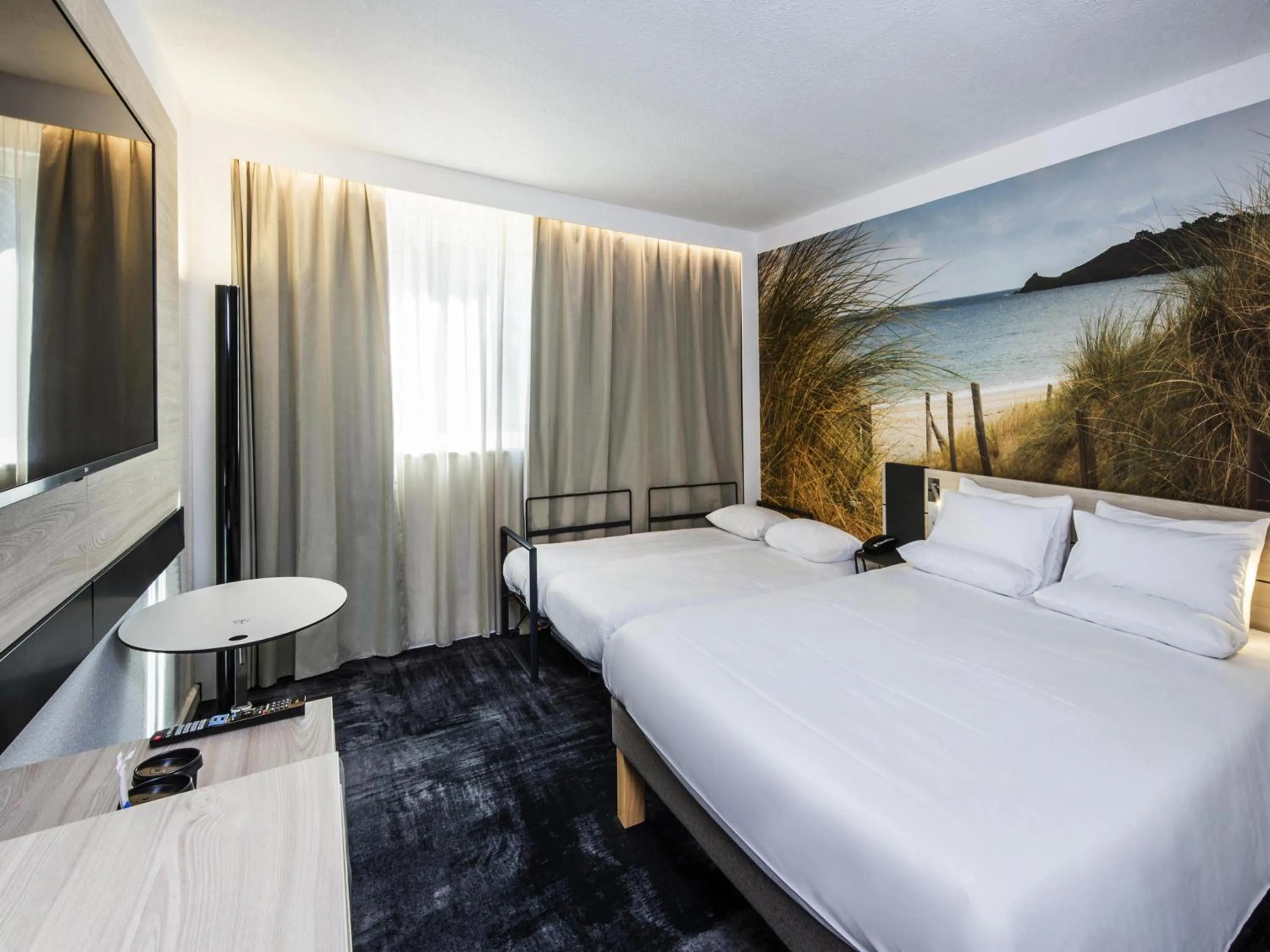 Bedroom, Bed in Novotel Rennes Alma