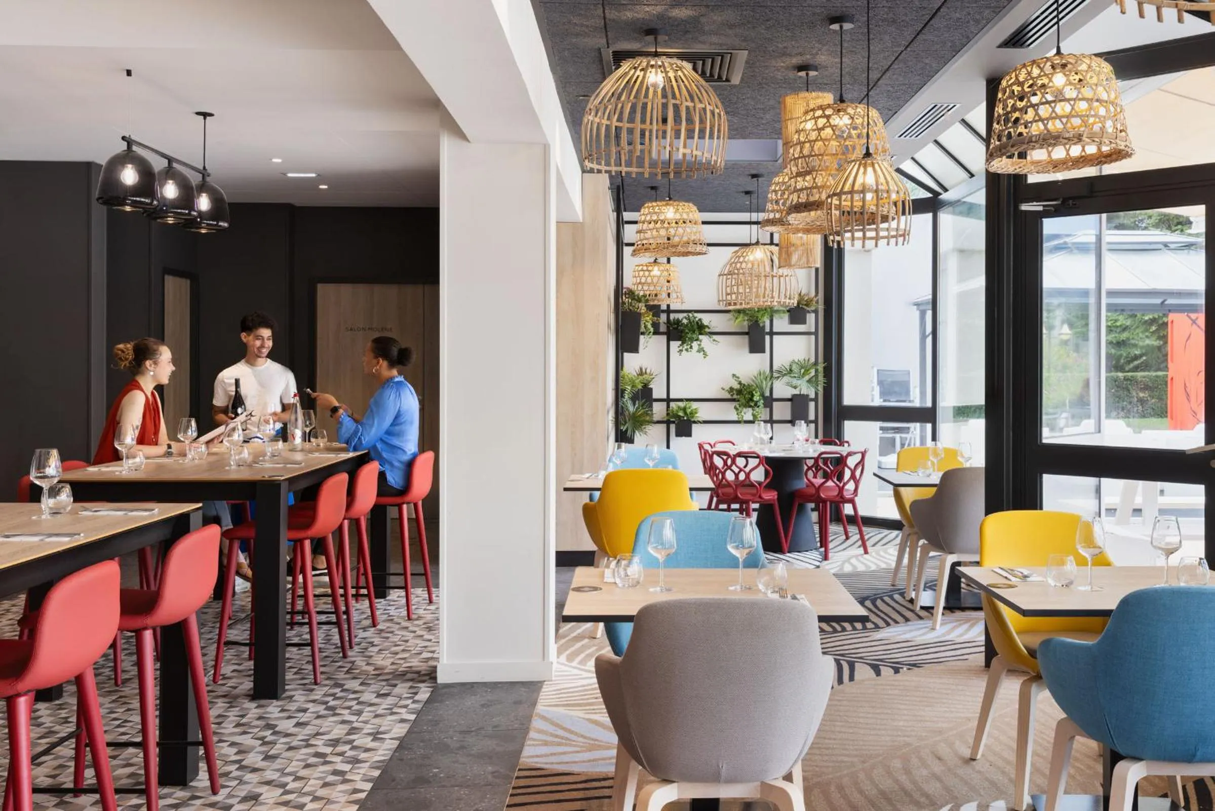 Restaurant/places to eat in Novotel Rennes Alma