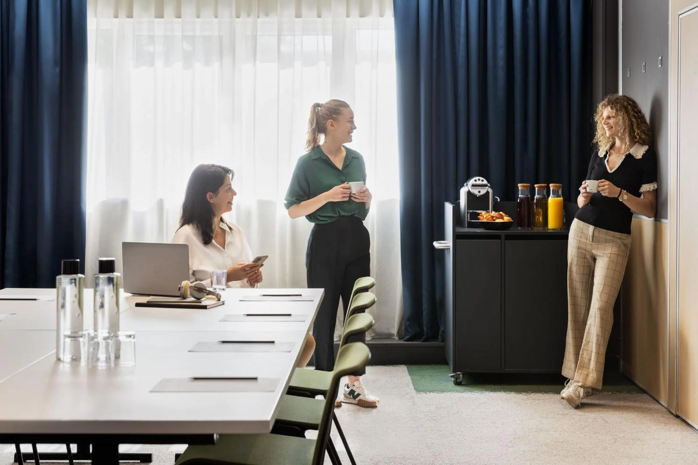 People in Novotel Rennes Alma