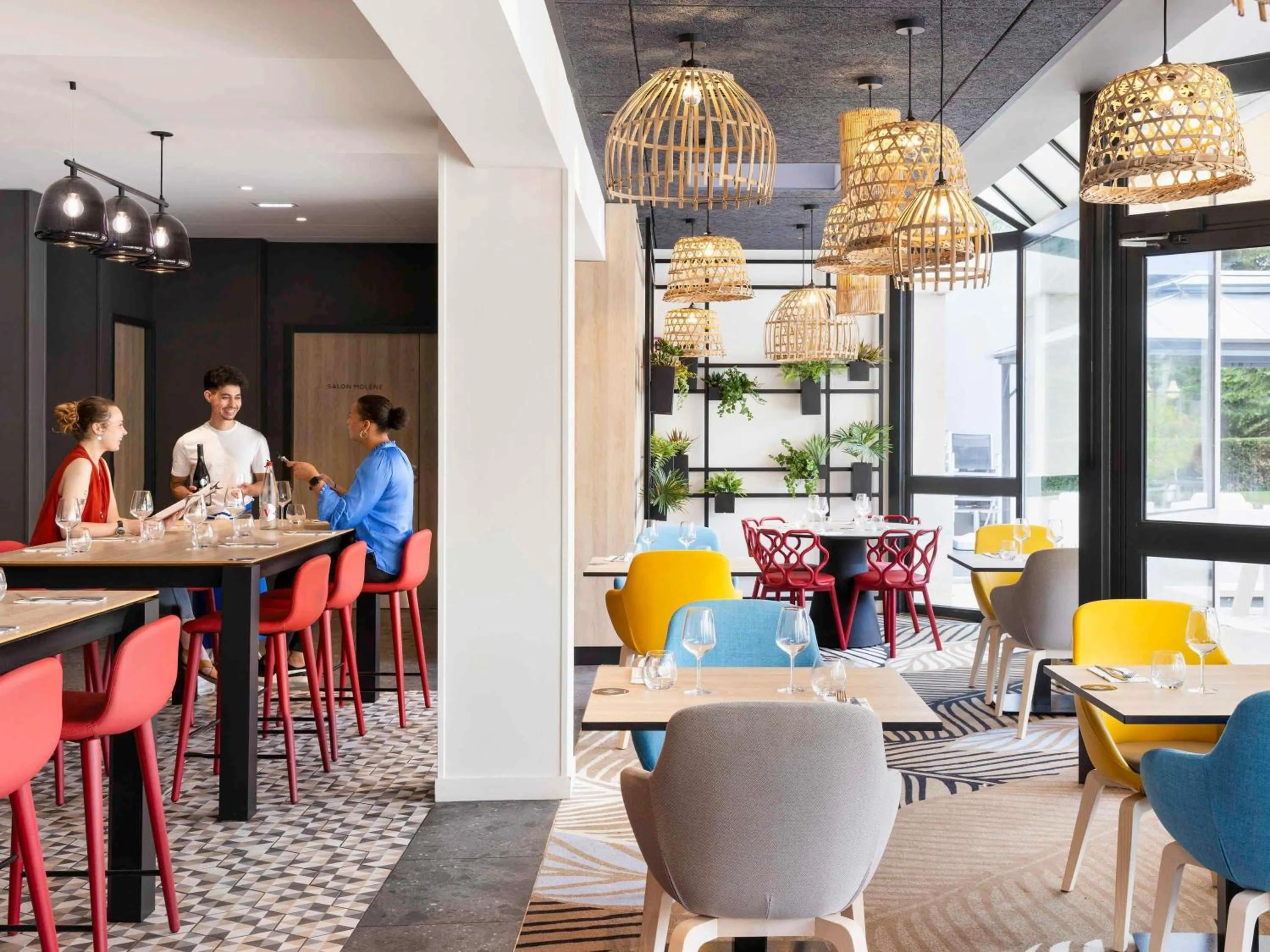 Restaurant/places to eat in Novotel Rennes Alma