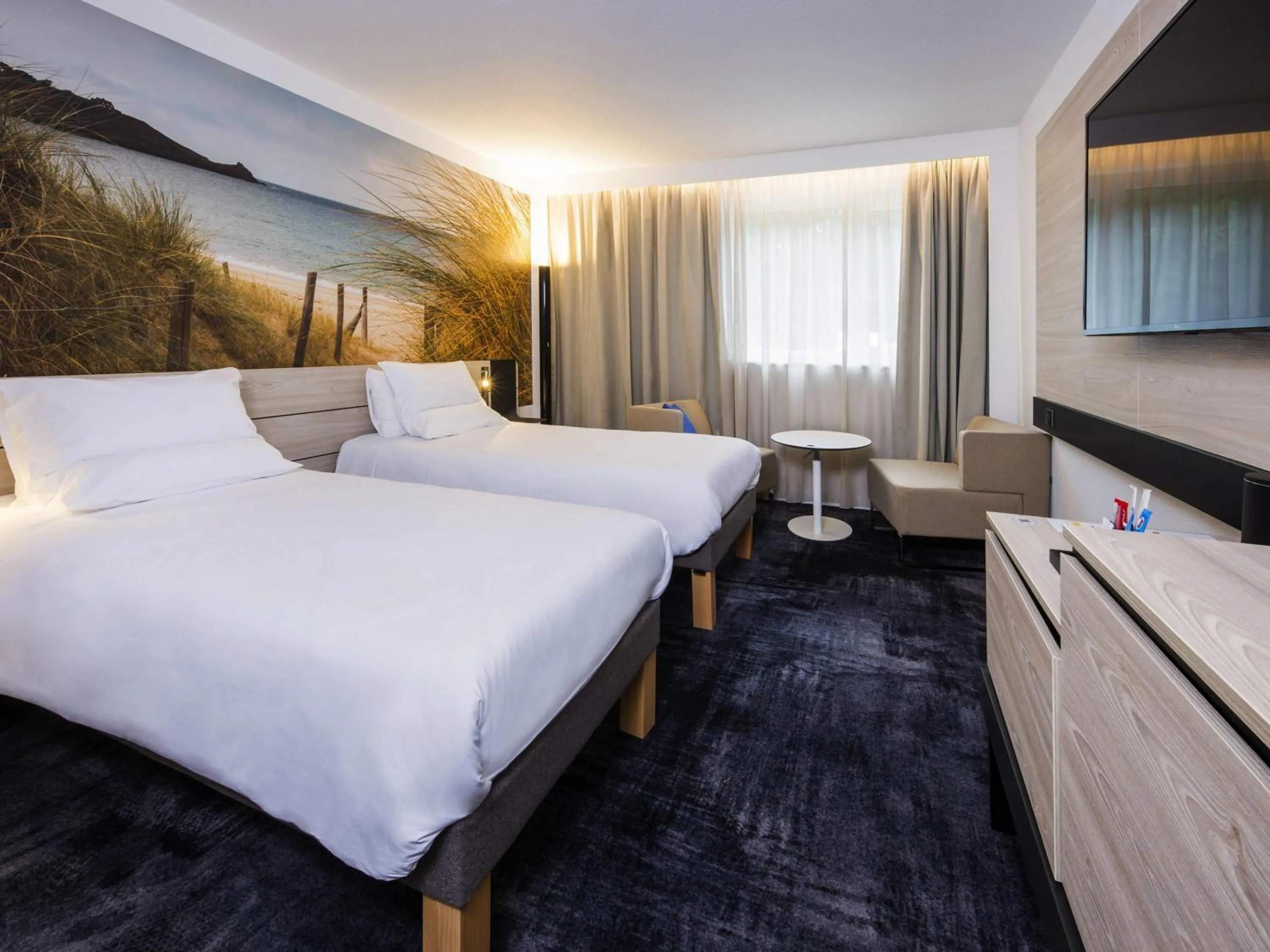 Bedroom, Bed in Novotel Rennes Alma