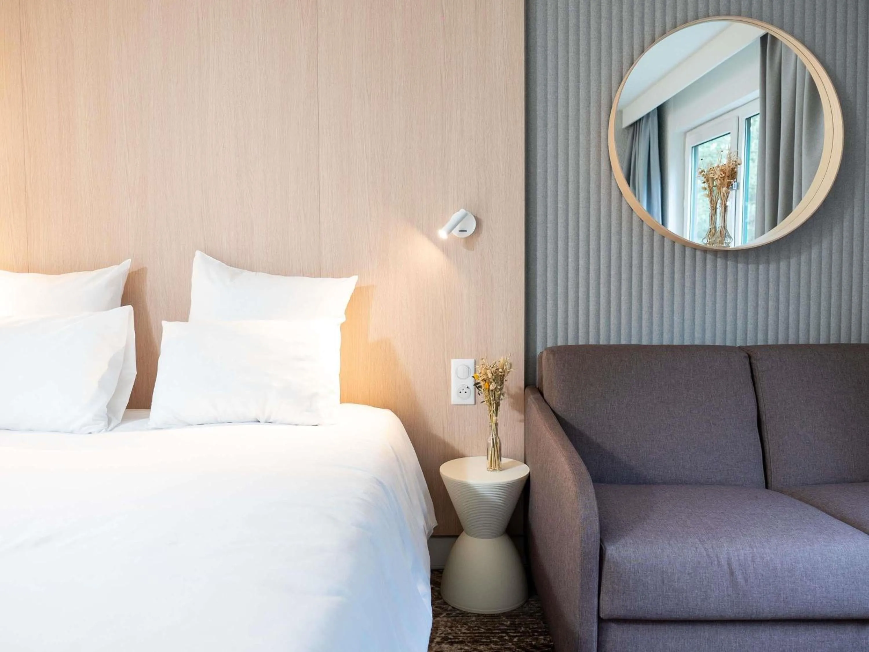 Bedroom, Bed in Novotel Rouen Sud Zenith Parc Expo