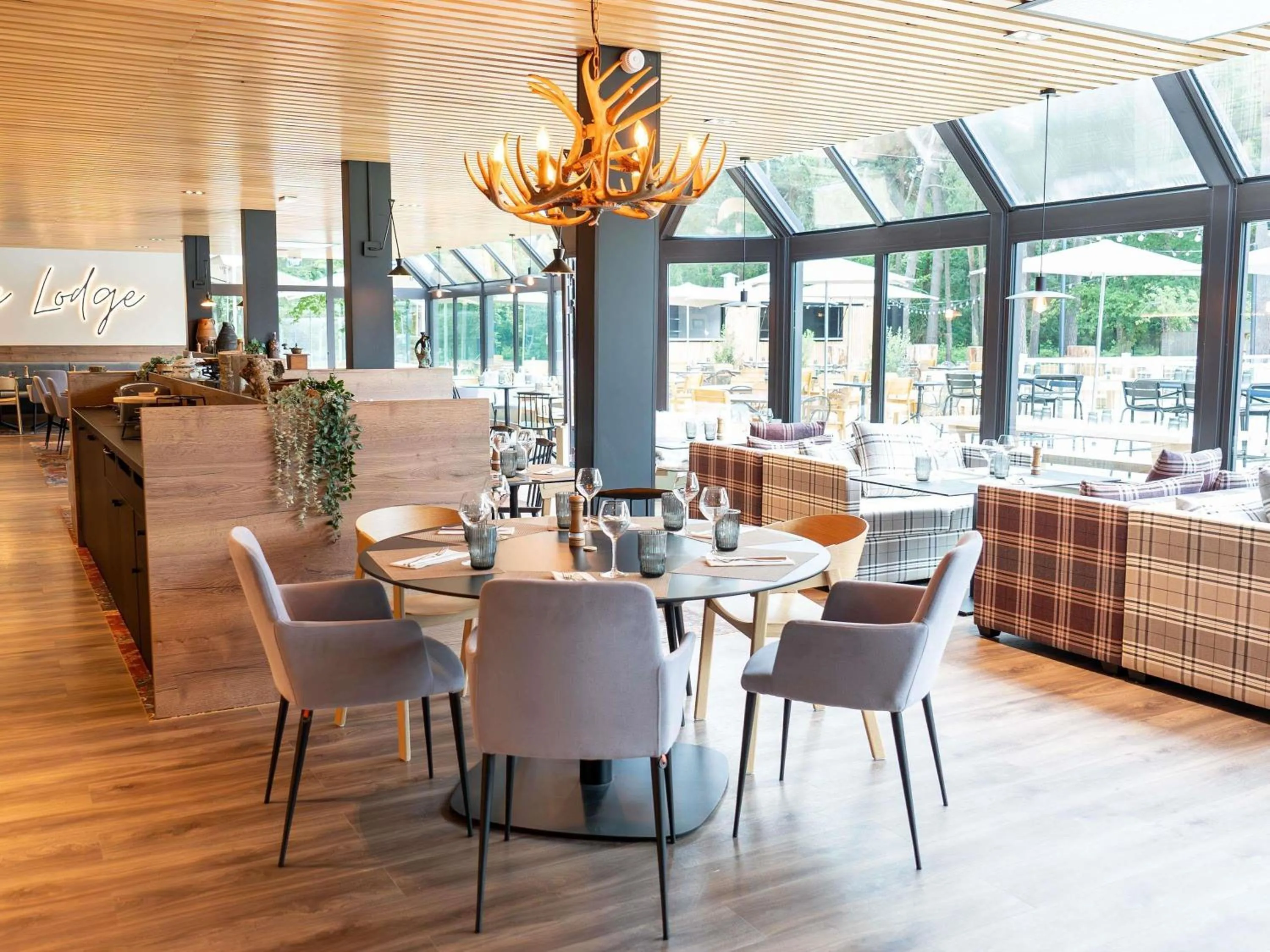 Property building in Novotel Rouen Sud Zenith Parc Expo