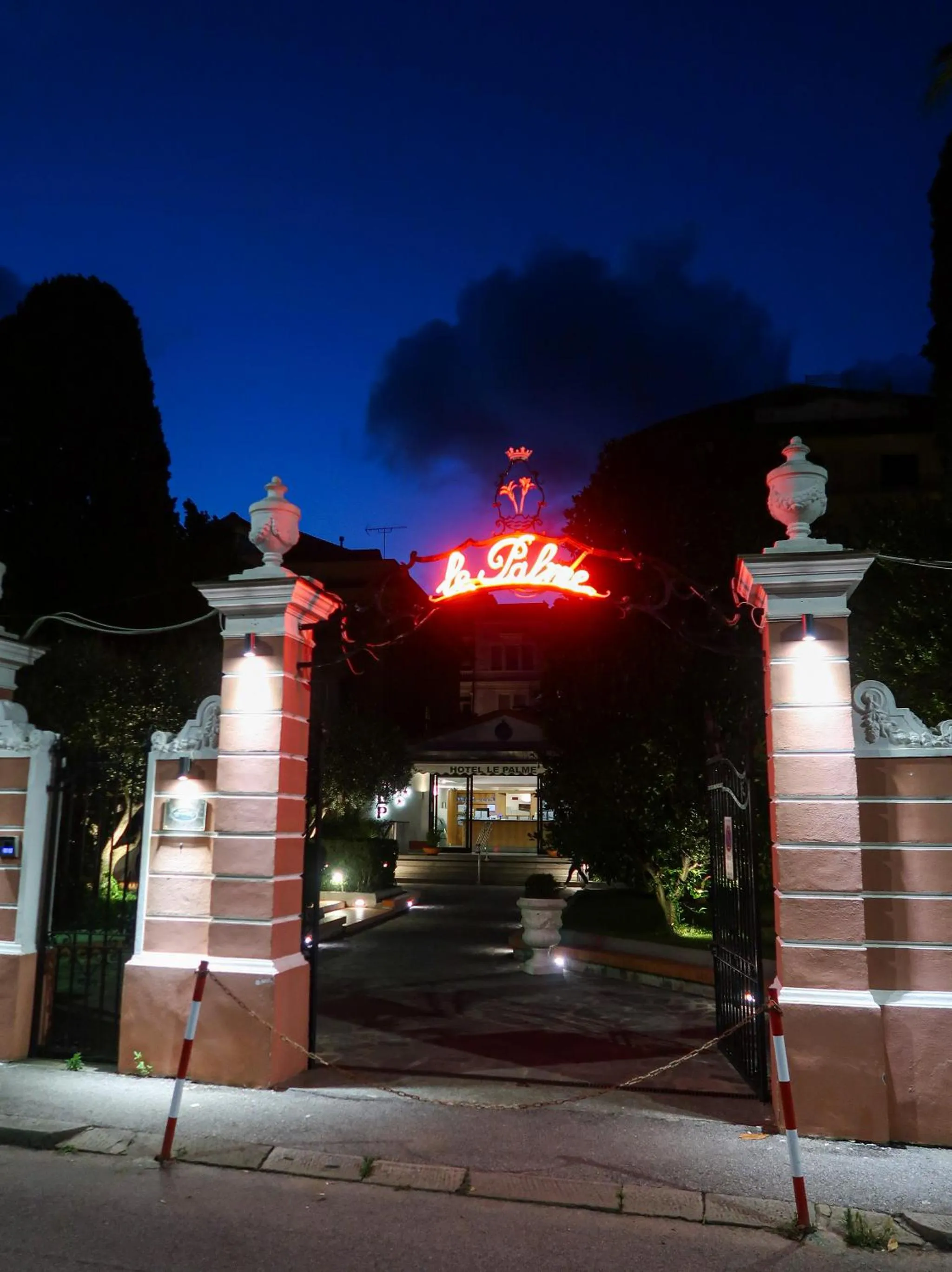 Night in Hotel Le Palme