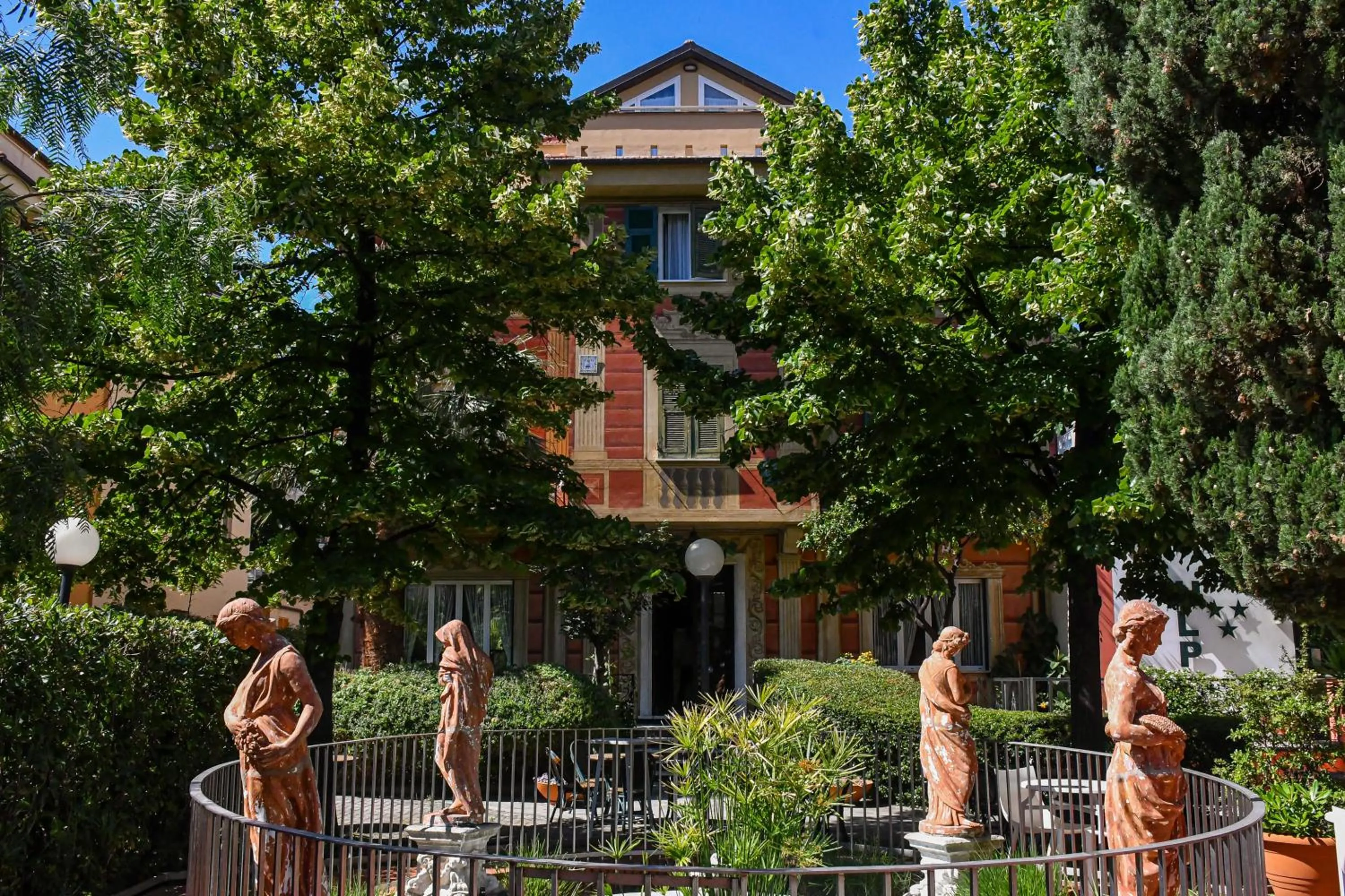 Garden view in Hotel Le Palme