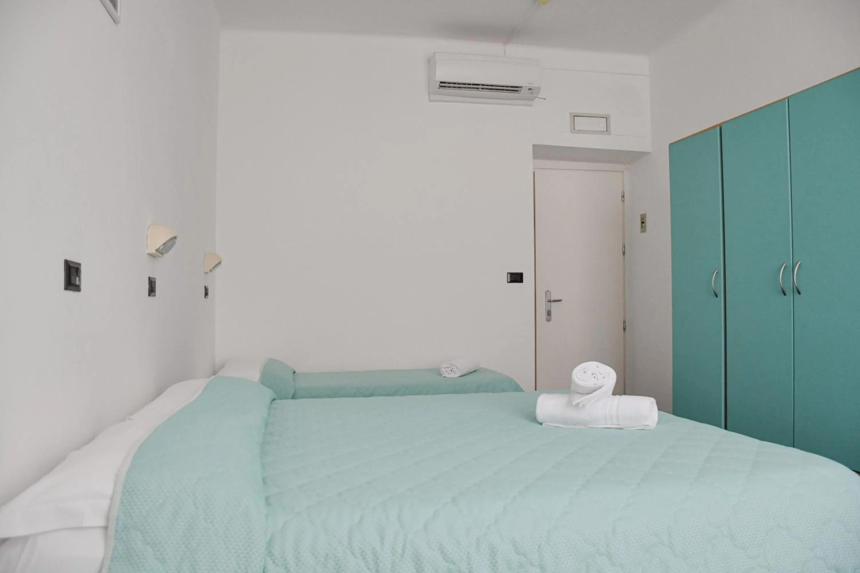 Photo of the whole room, Bed in Hotel Le Palme